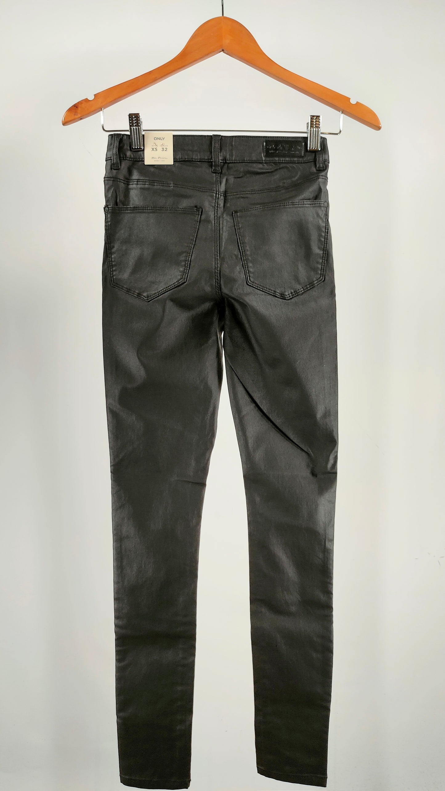 Pantalones Only encerados negros