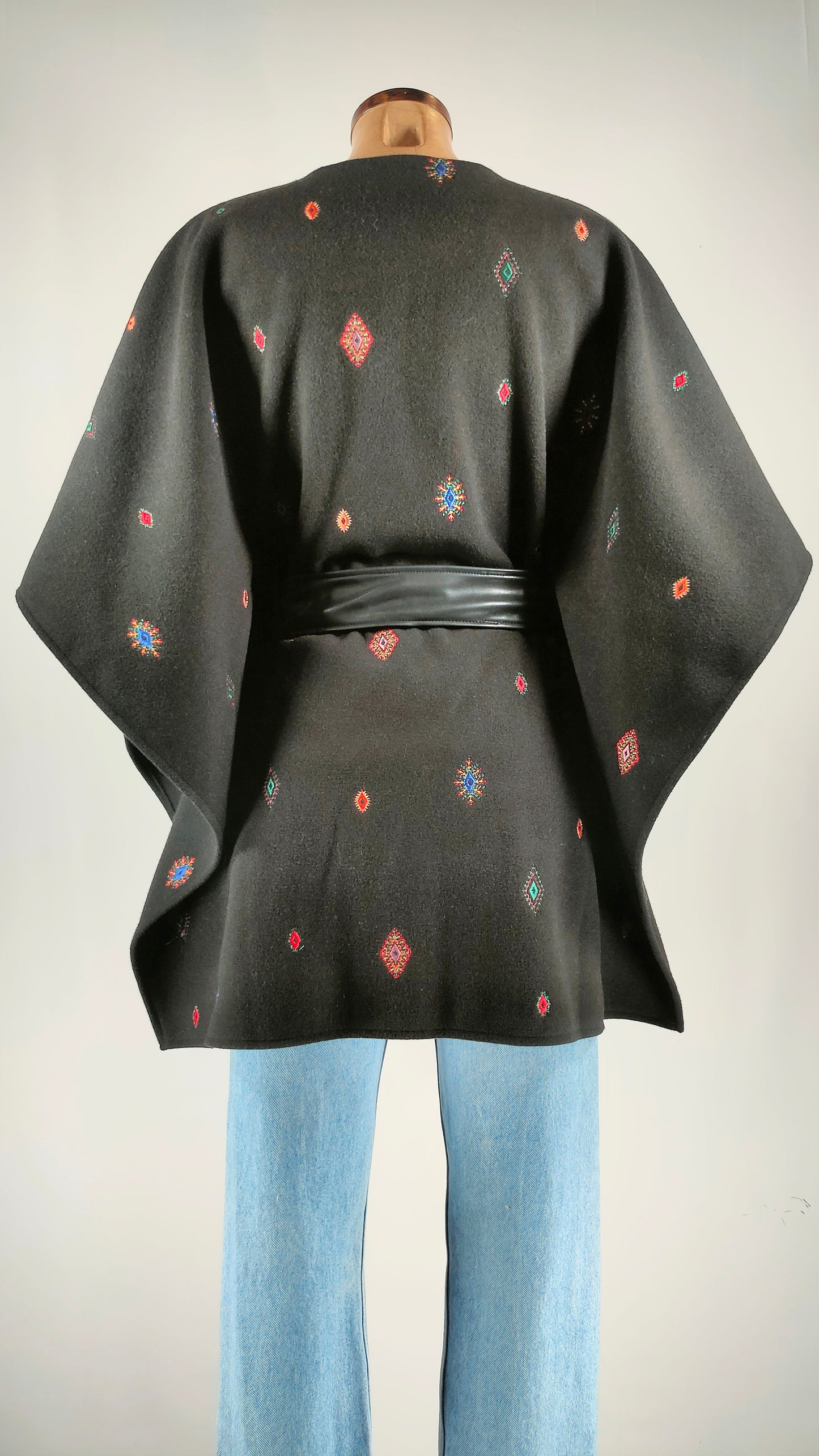 Poncho Desigual con cinturón
