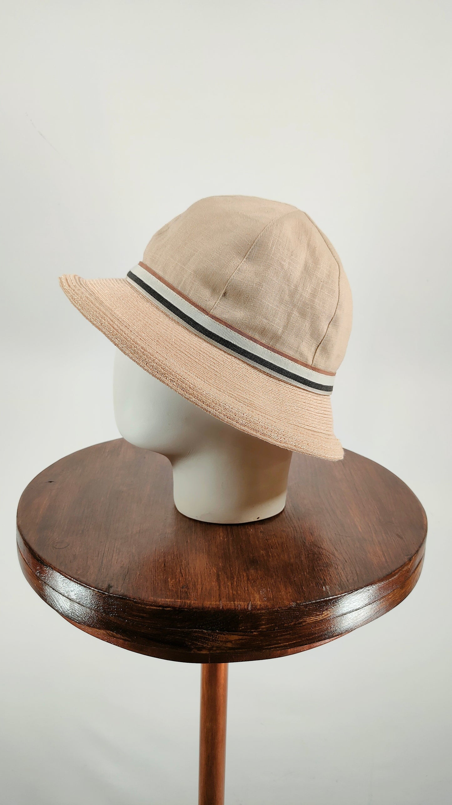 Sombrero de lino bedacht