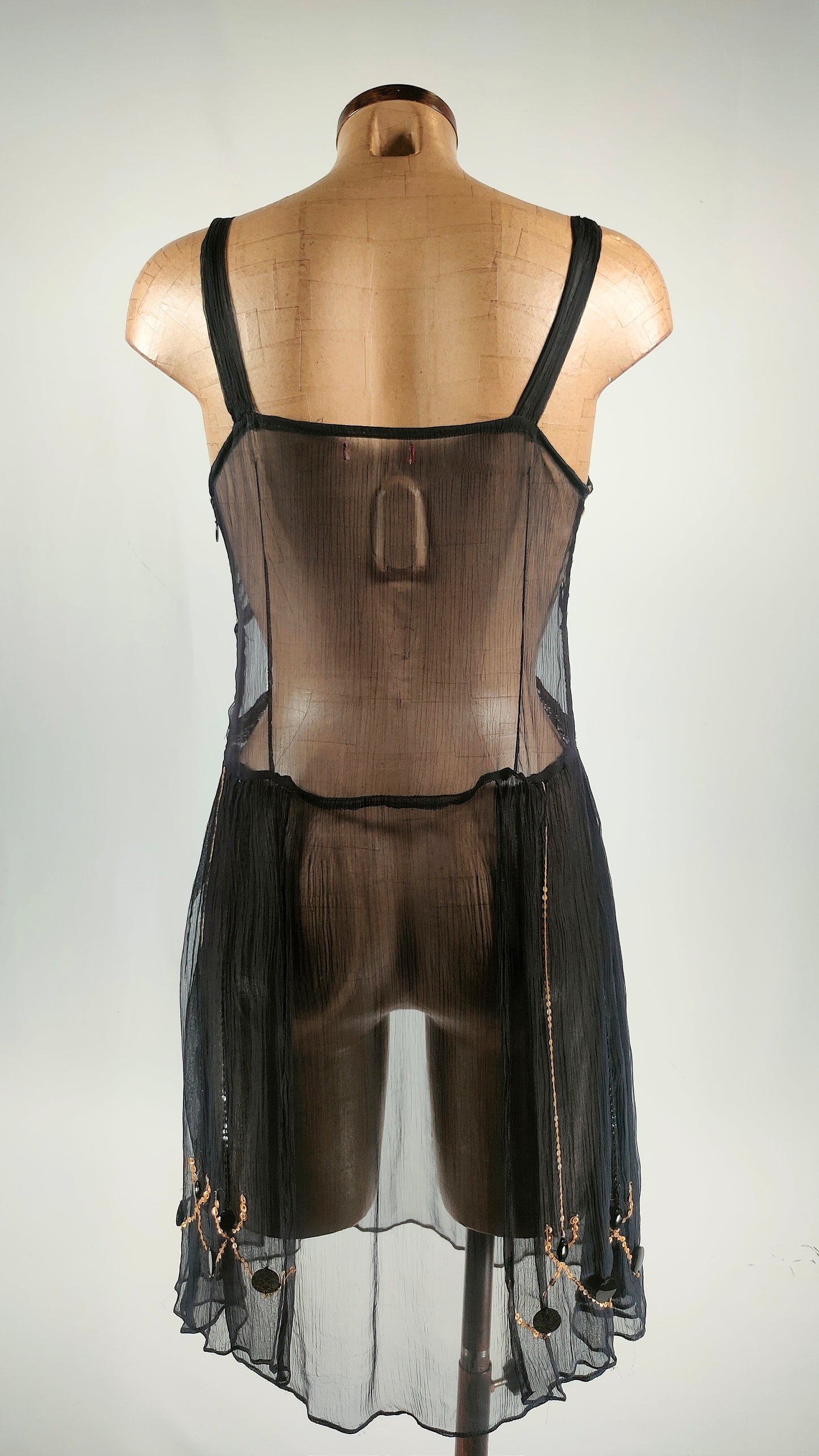 Vestido de fiesta con apliques brillantes