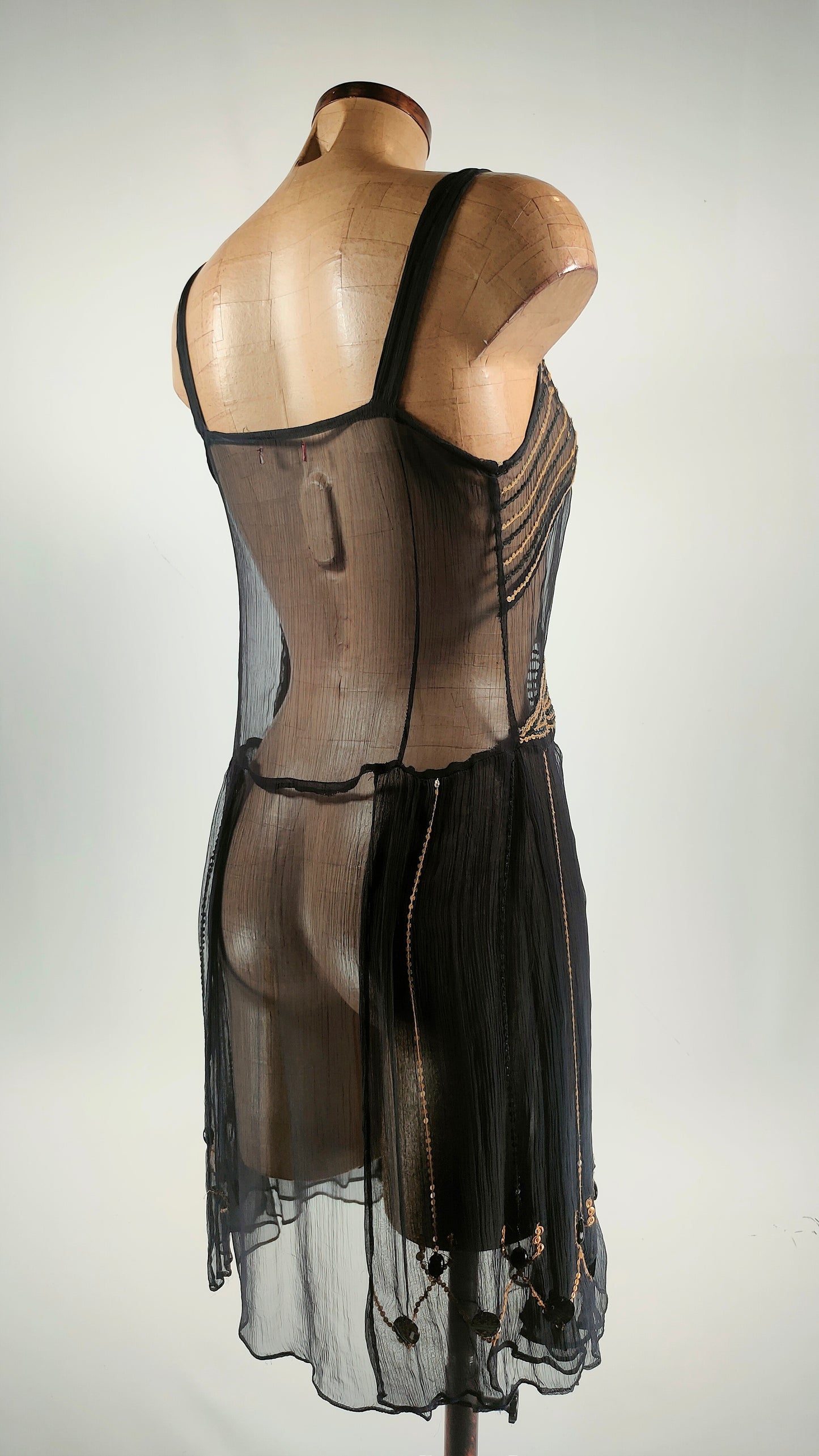 Vestido de fiesta con apliques brillantes