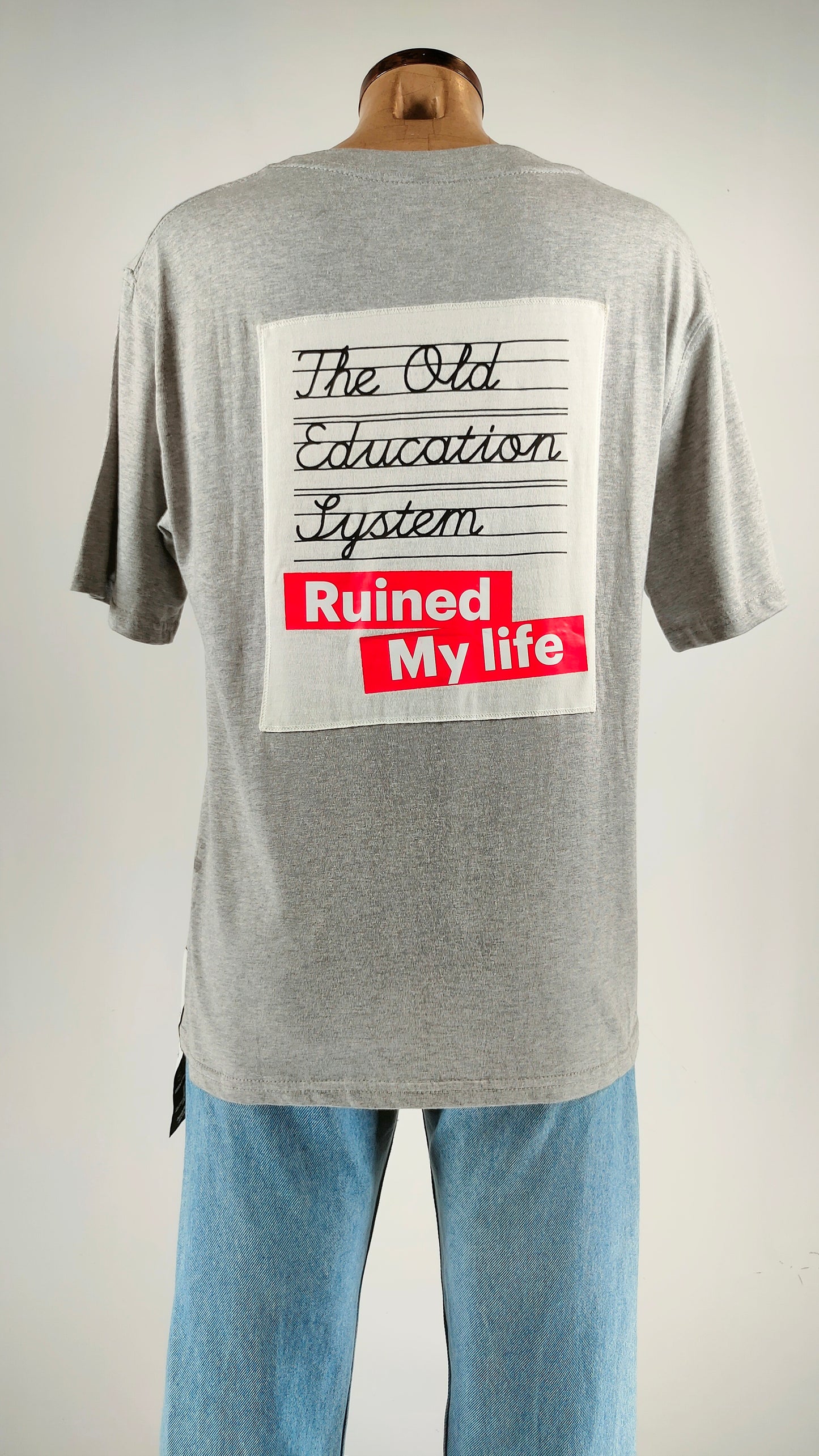 Camiseta gris Julia de Luca con franja roja