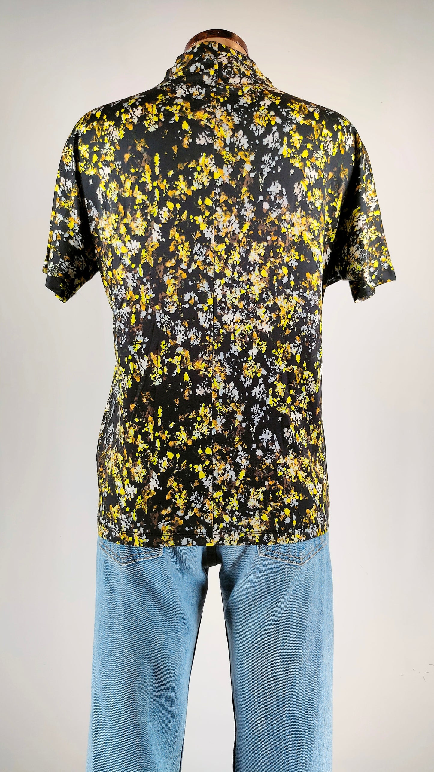 Top con estampado flúor Cos