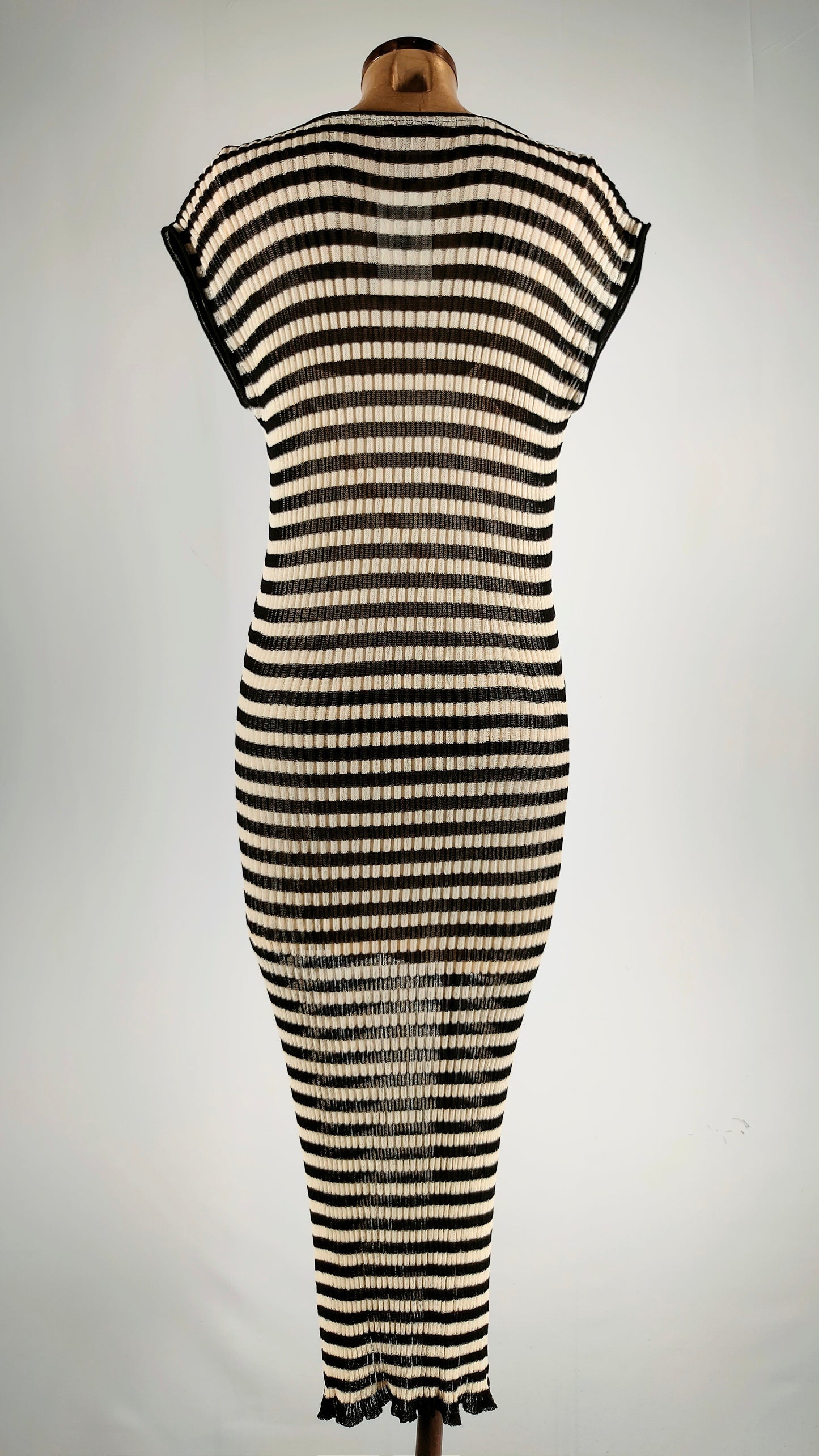 Vestido largo de punto con rayas horizontales