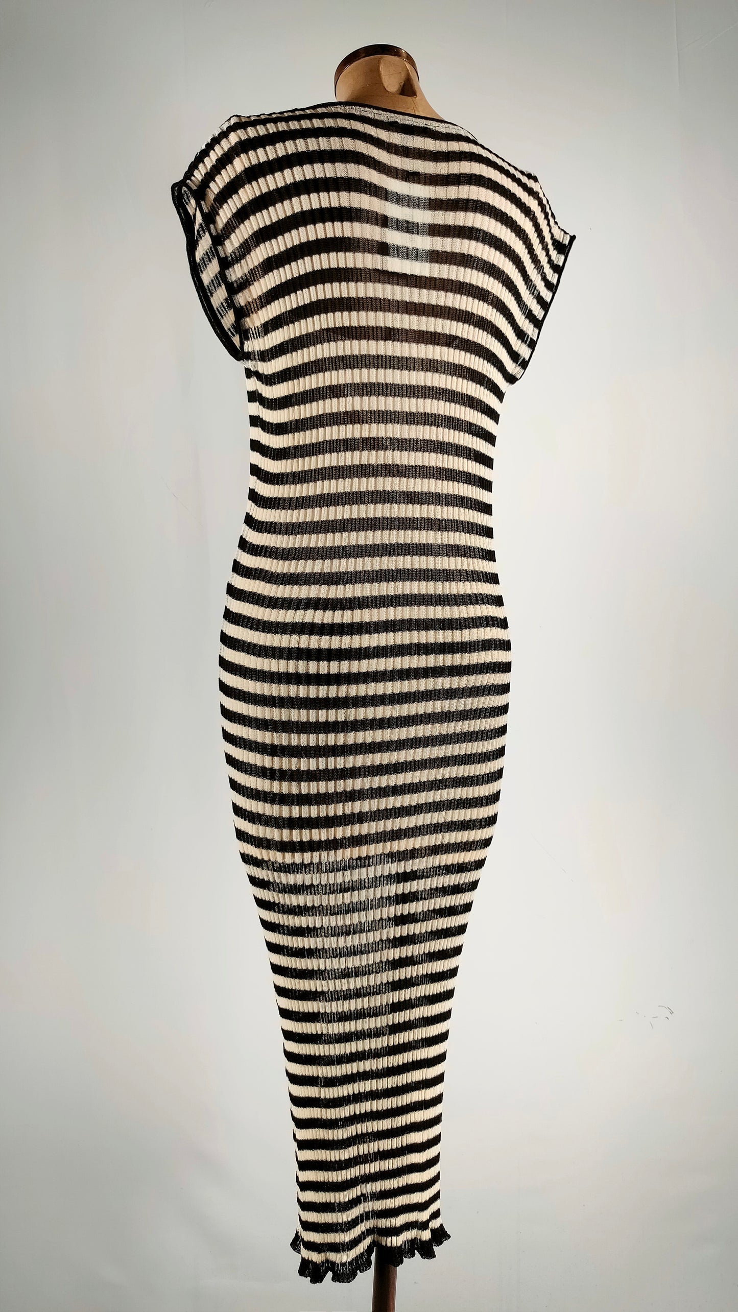 Vestido largo de punto con rayas horizontales