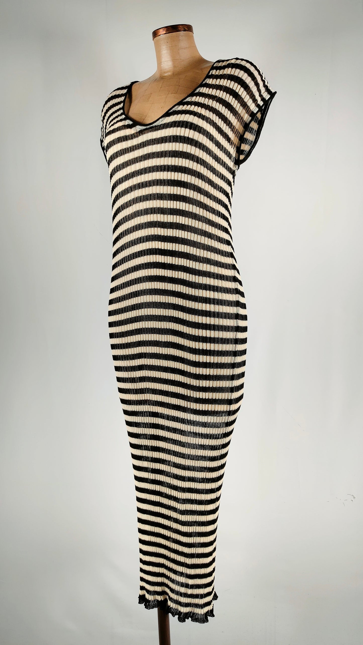 Vestido largo de punto con rayas horizontales