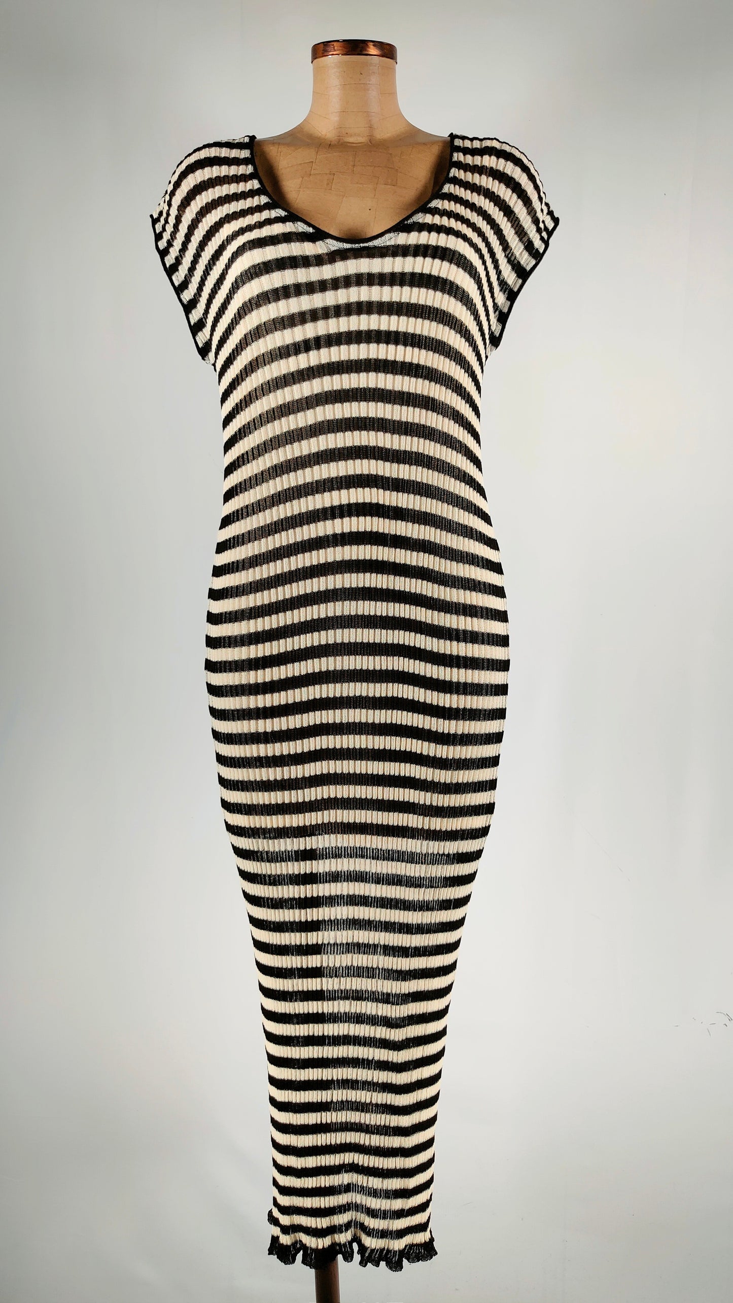 Vestido largo de punto con rayas horizontales