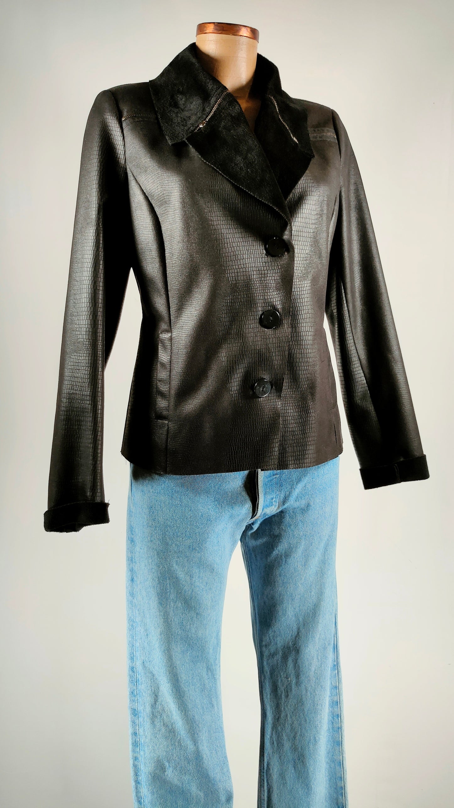 Chaqueta de polipiel negra Paz Torras