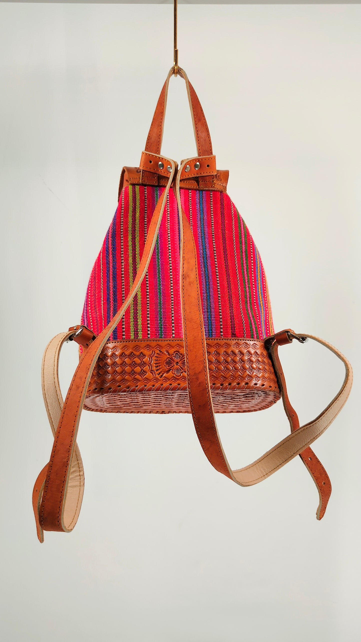 Mochila de rayas y piel