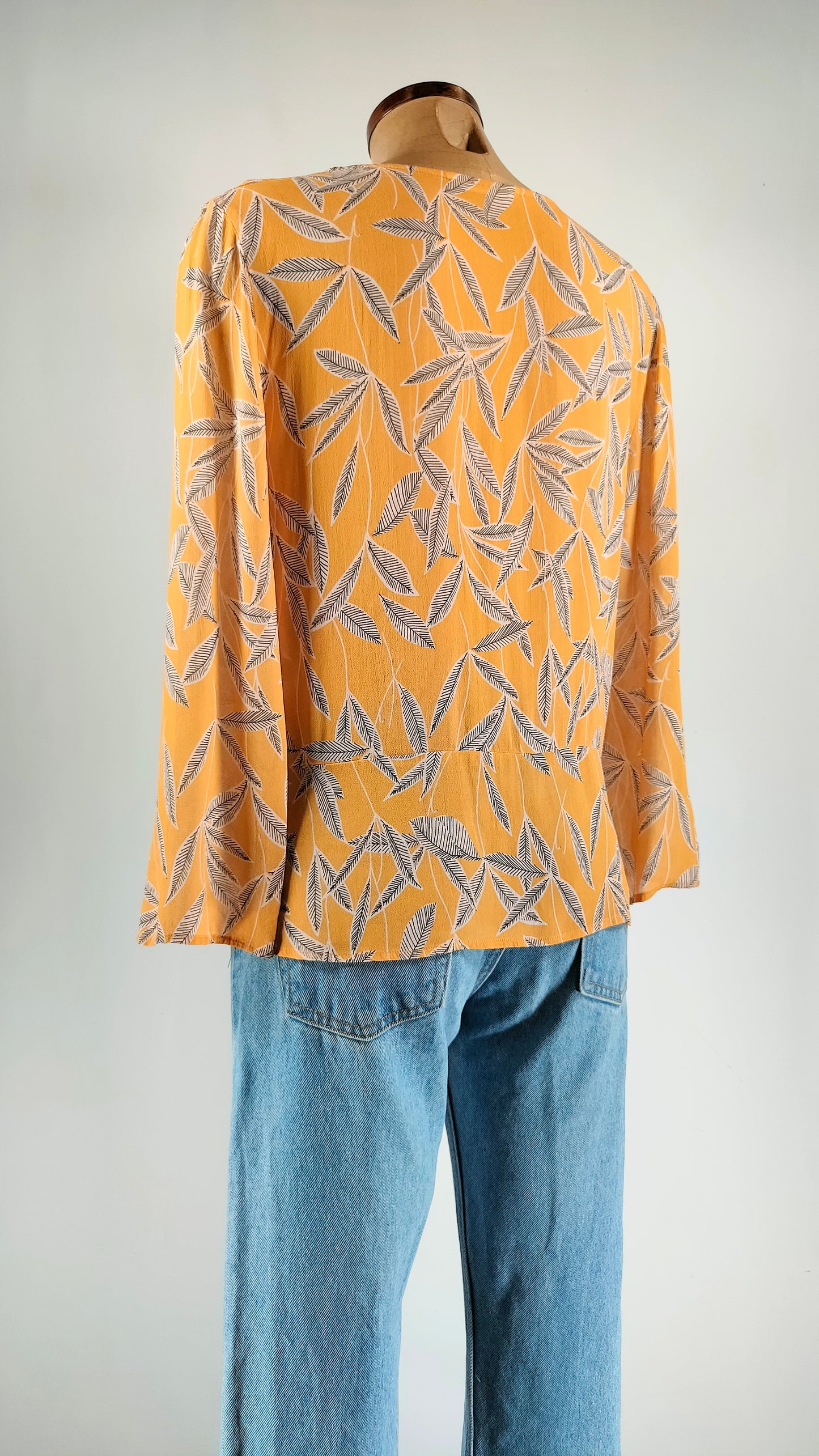 Blusa mostaza estampada eseOese