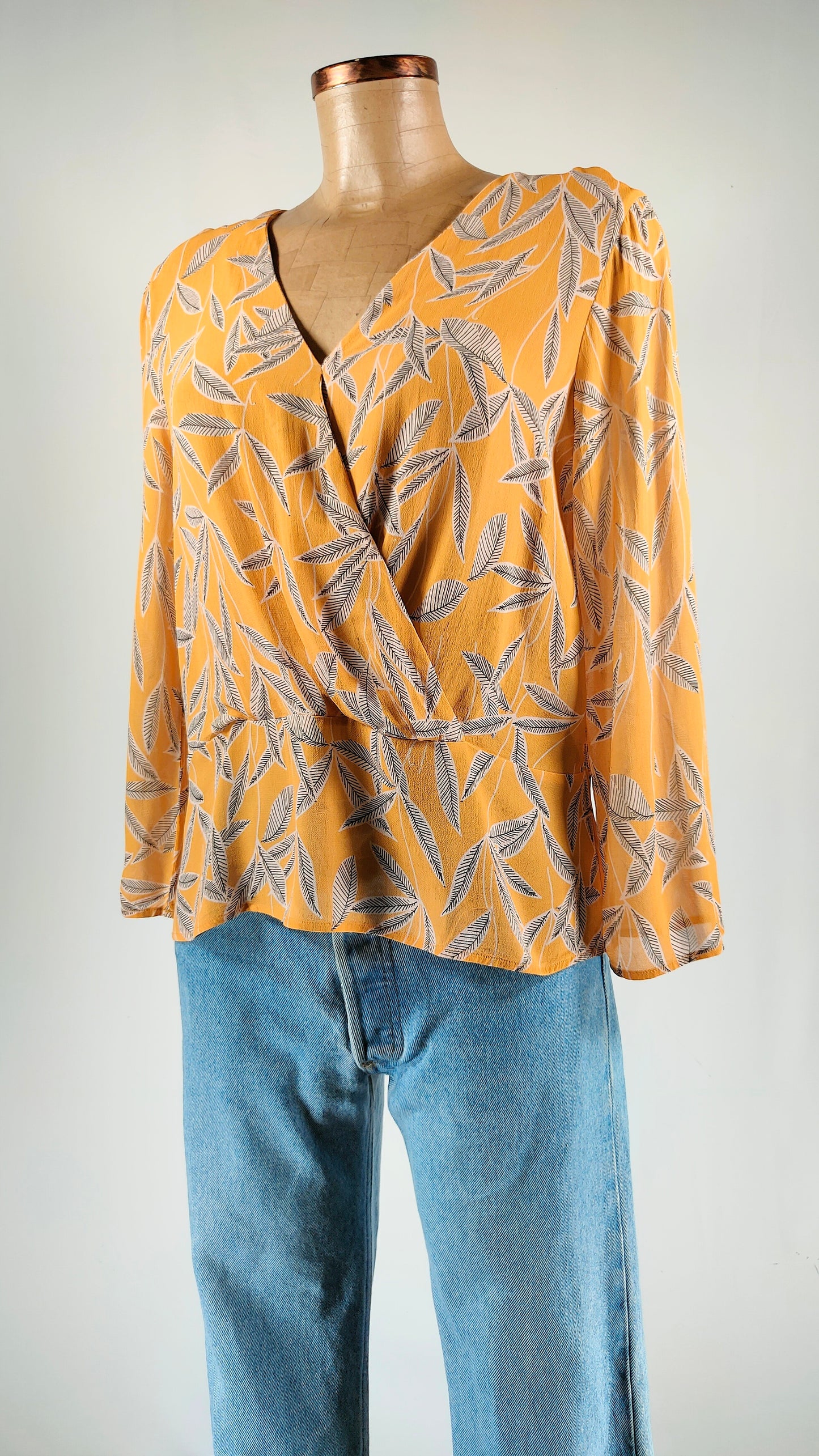 Blusa mostaza estampada eseOese