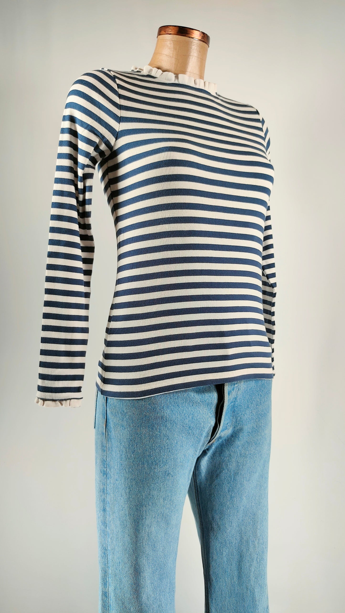 Camiseta de rayas con detalle de cuello y puños