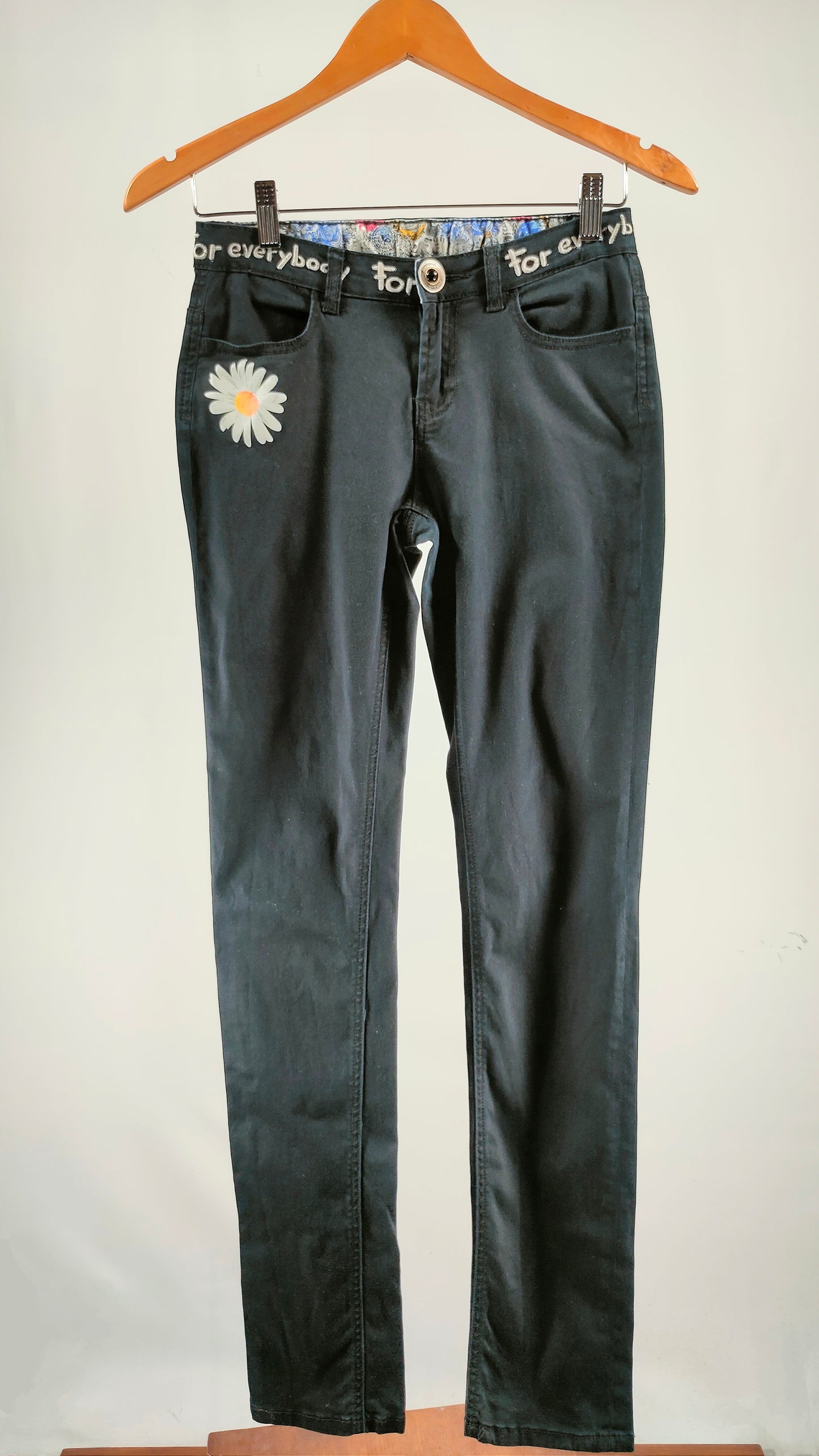 Pantalones Desigual con margarita