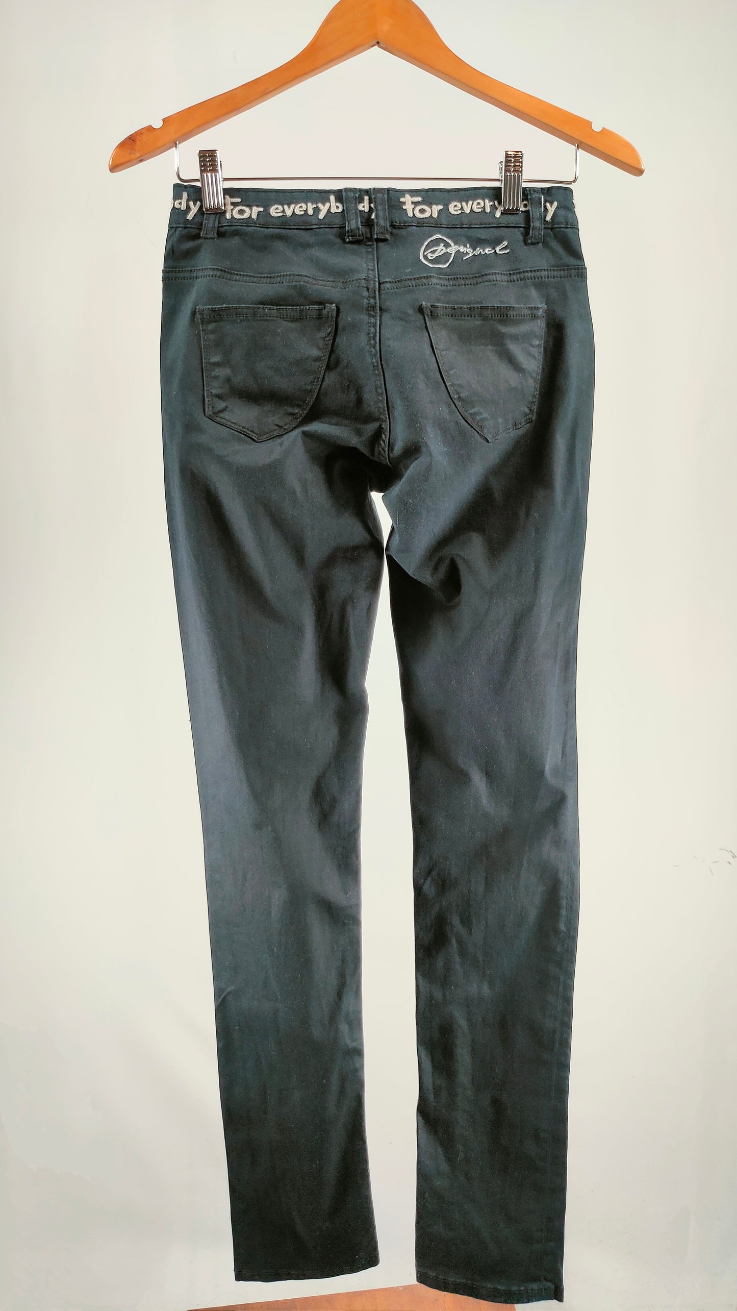 Pantalones Desigual con margarita