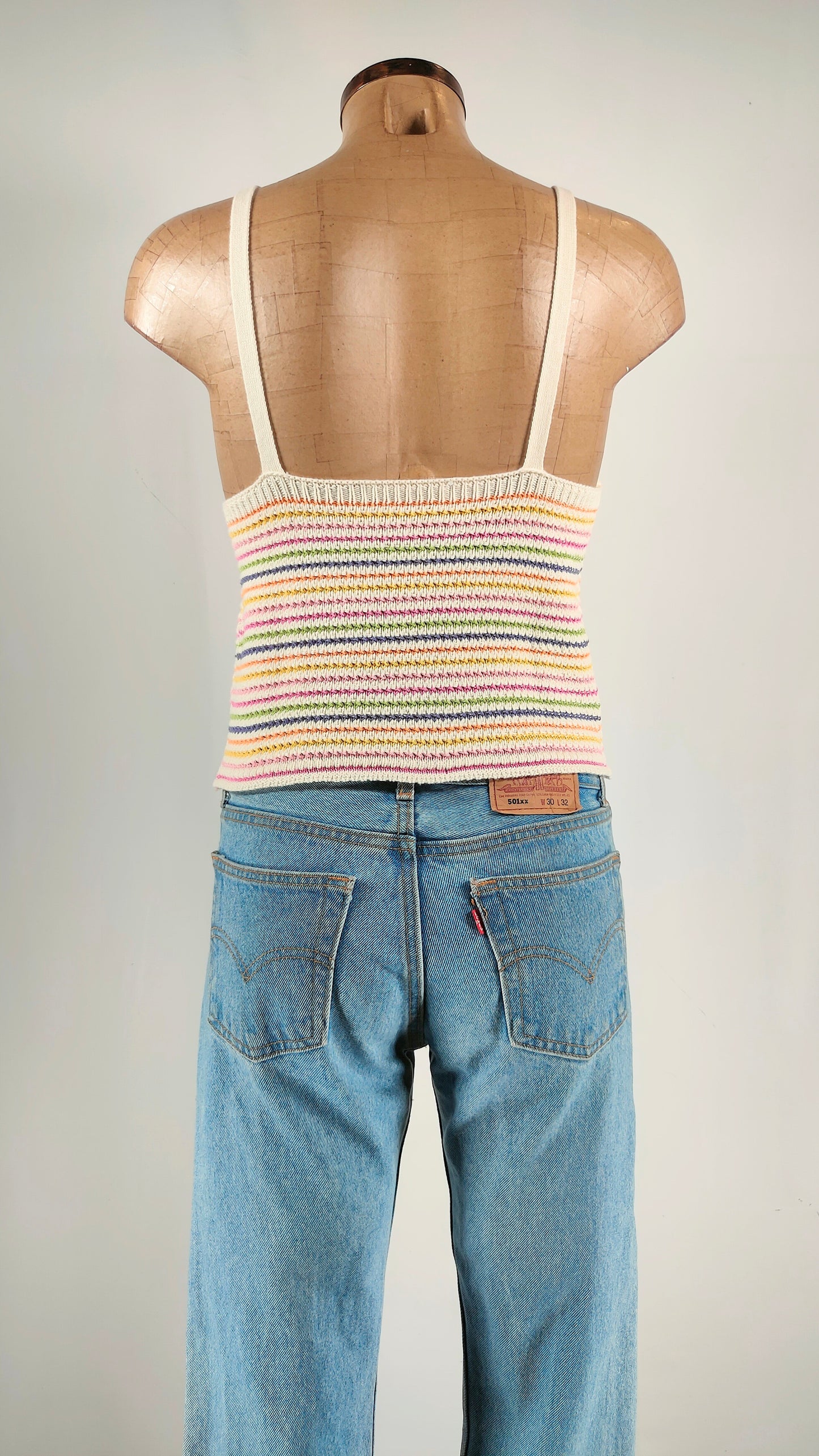 Top de punto con cenefa multicolor