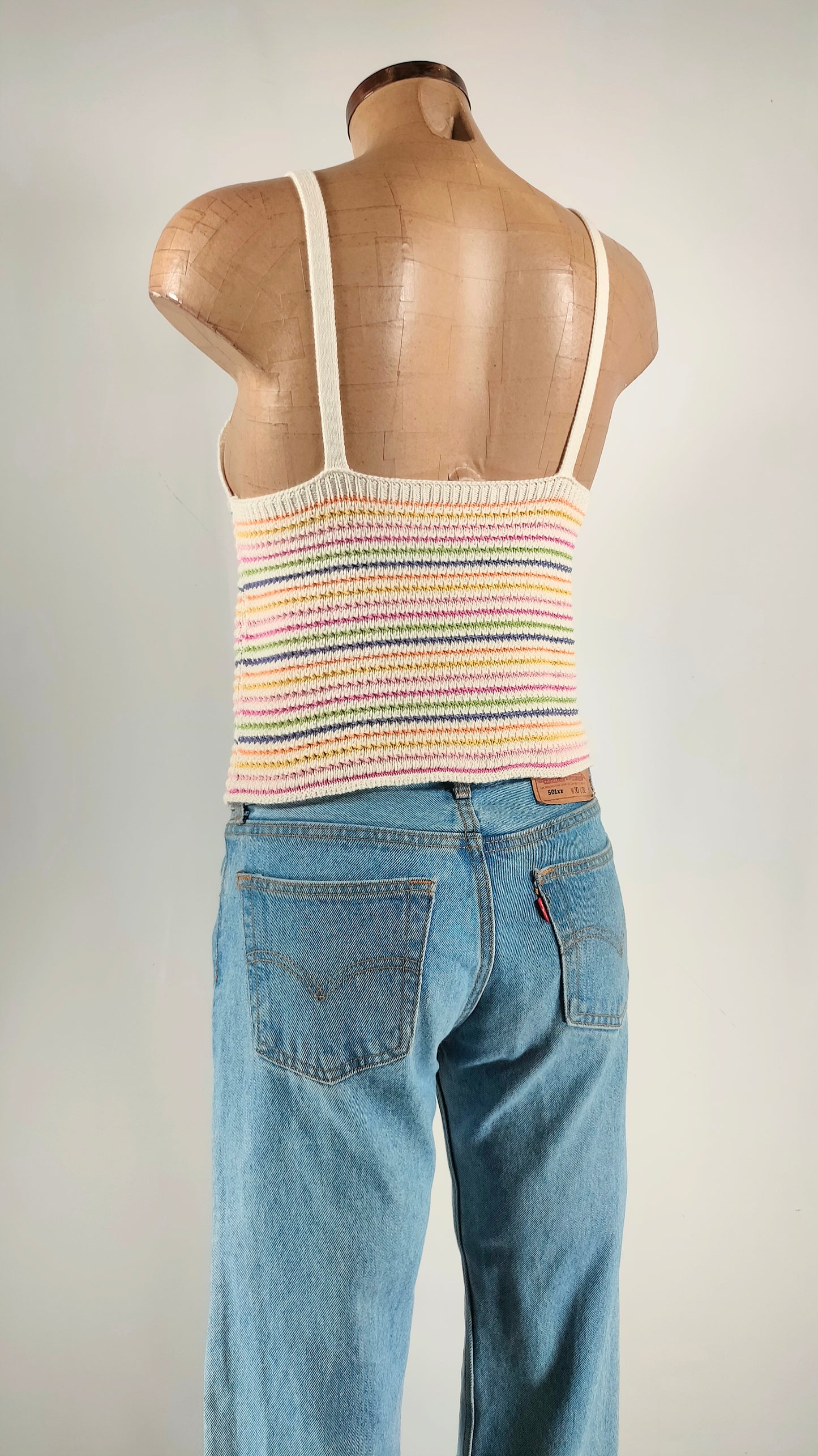 Top de punto con cenefa multicolor