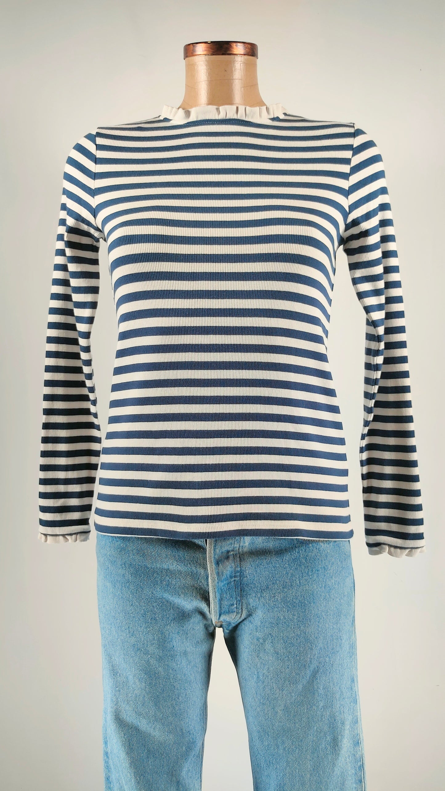 Camiseta de rayas con detalle de cuello y puños
