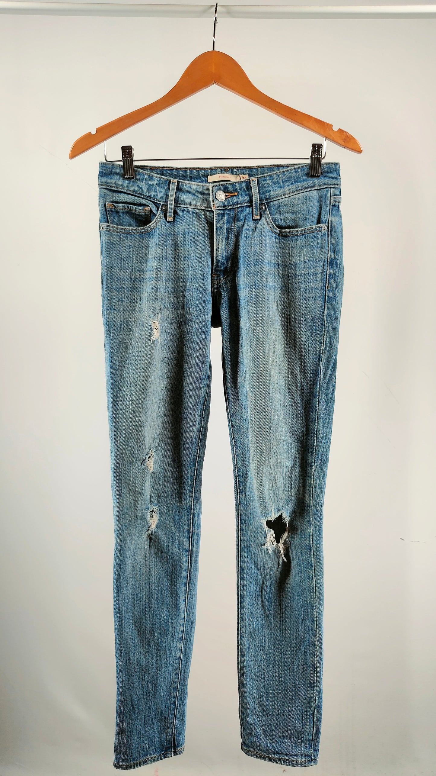 Levi's 711 skinny azul claro con oberturas