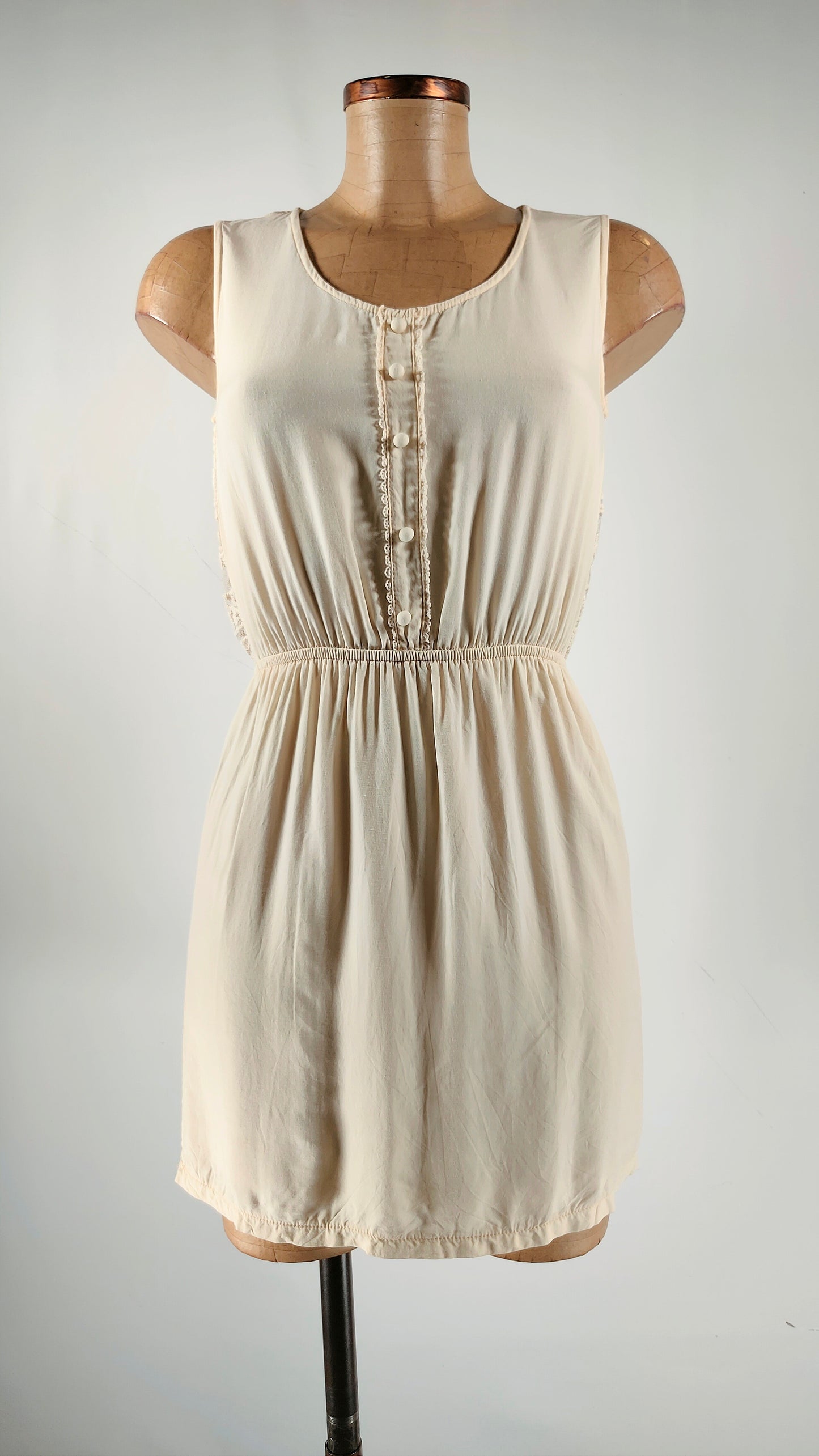 Vestido con espalda de encaje