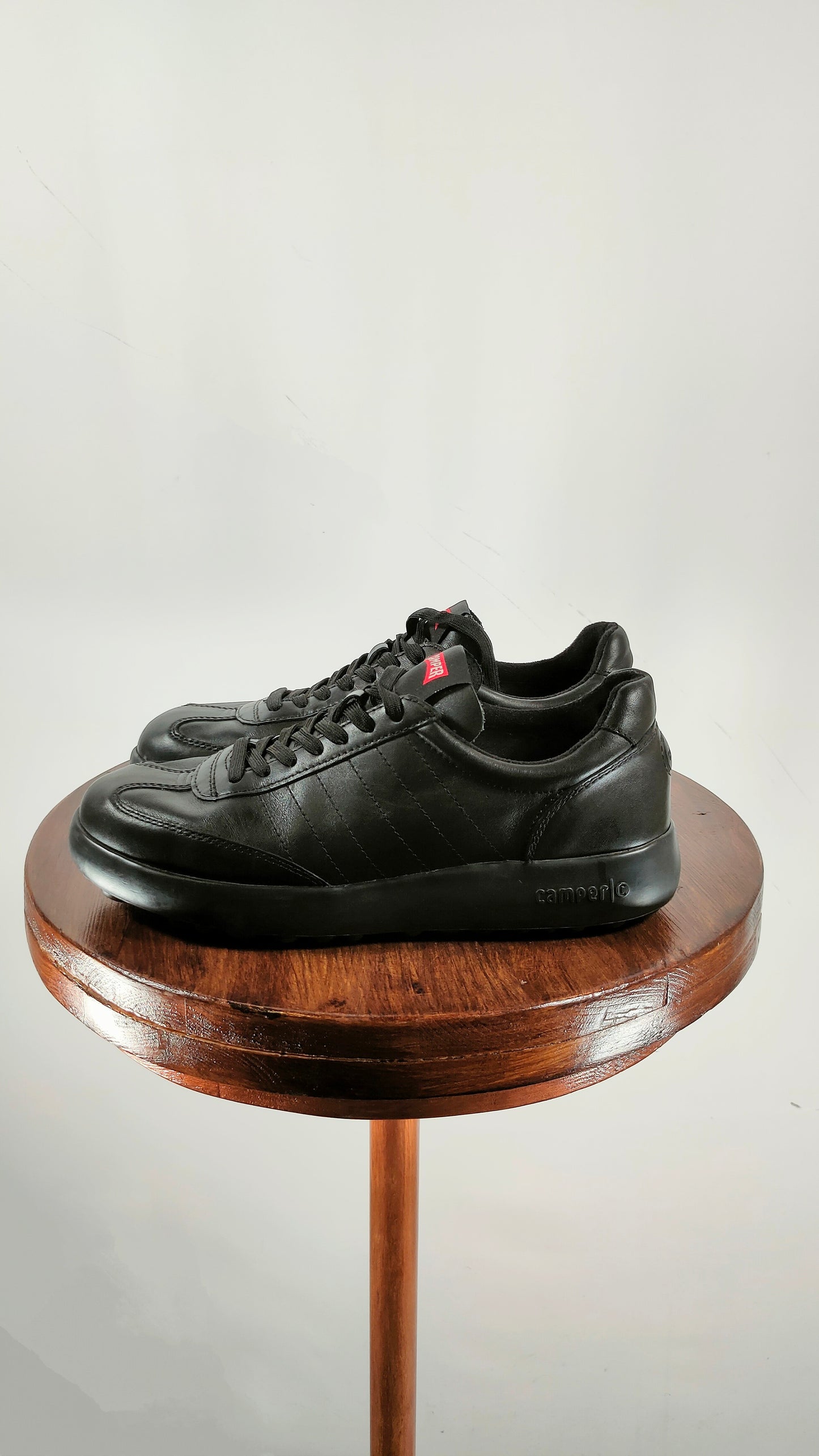 Zapato Camper negro con cordones