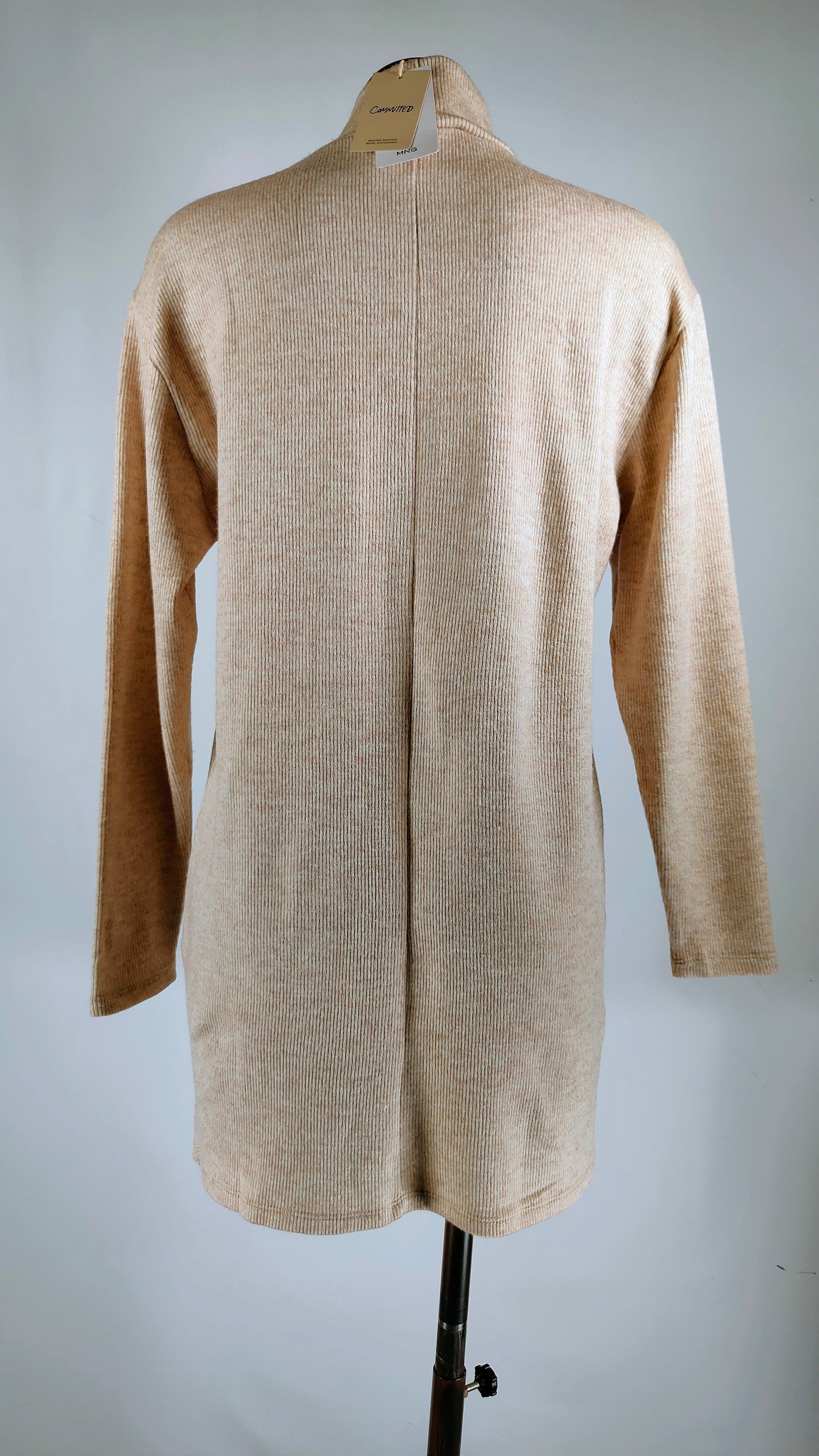 Vestido beige con cuello committed Mango