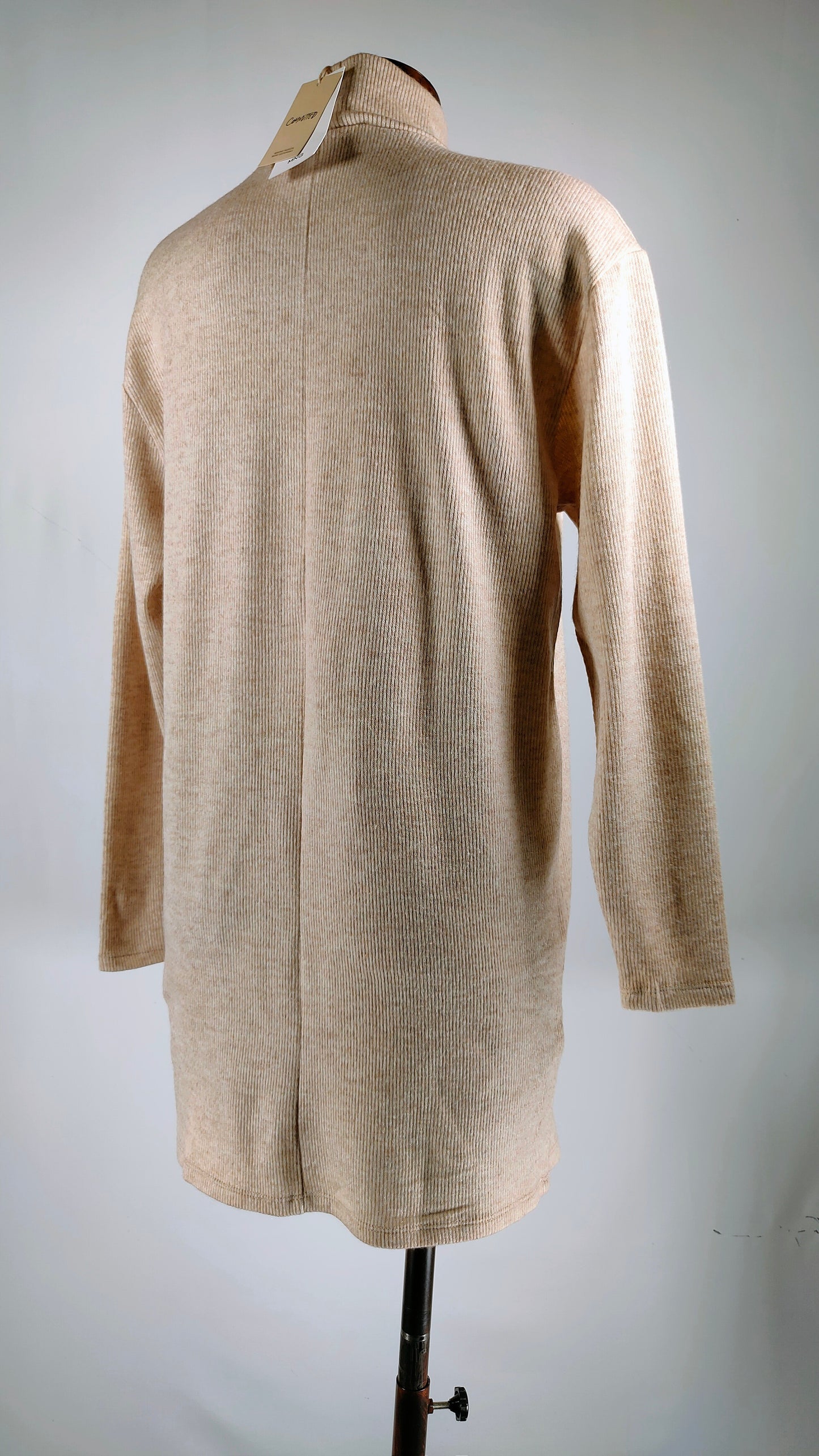 Vestido beige con cuello committed Mango