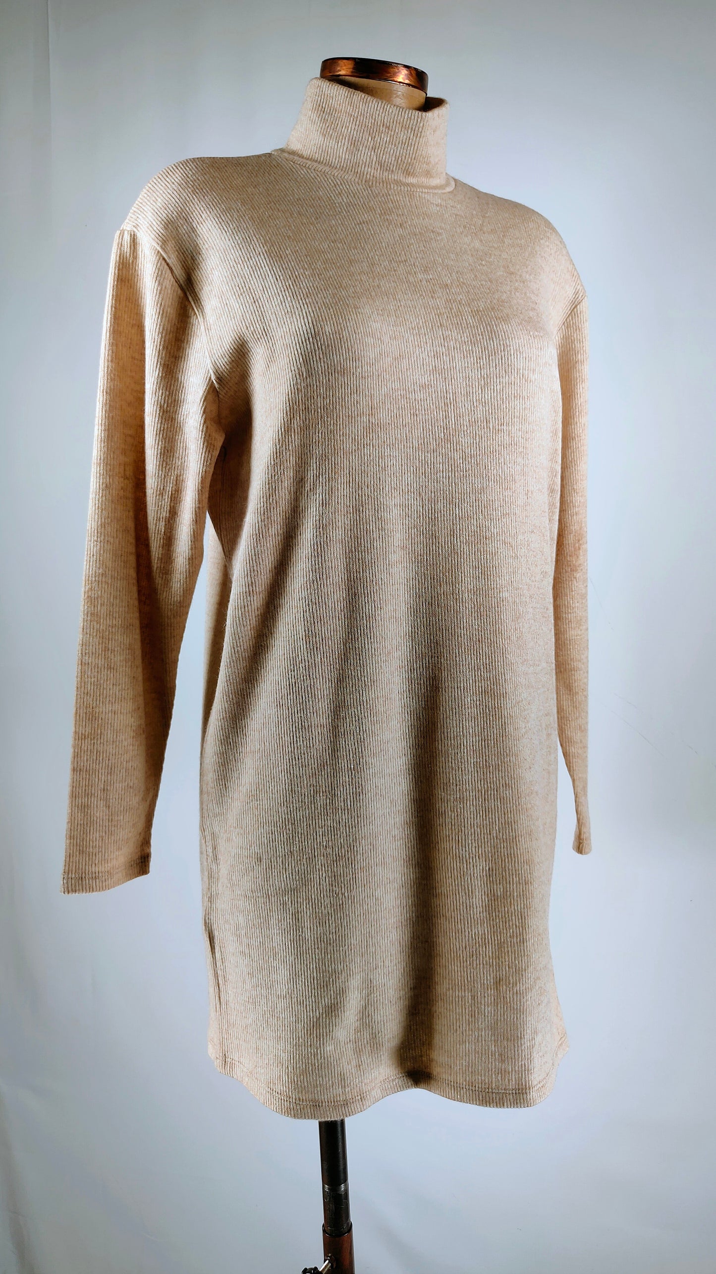 Vestido beige con cuello committed Mango