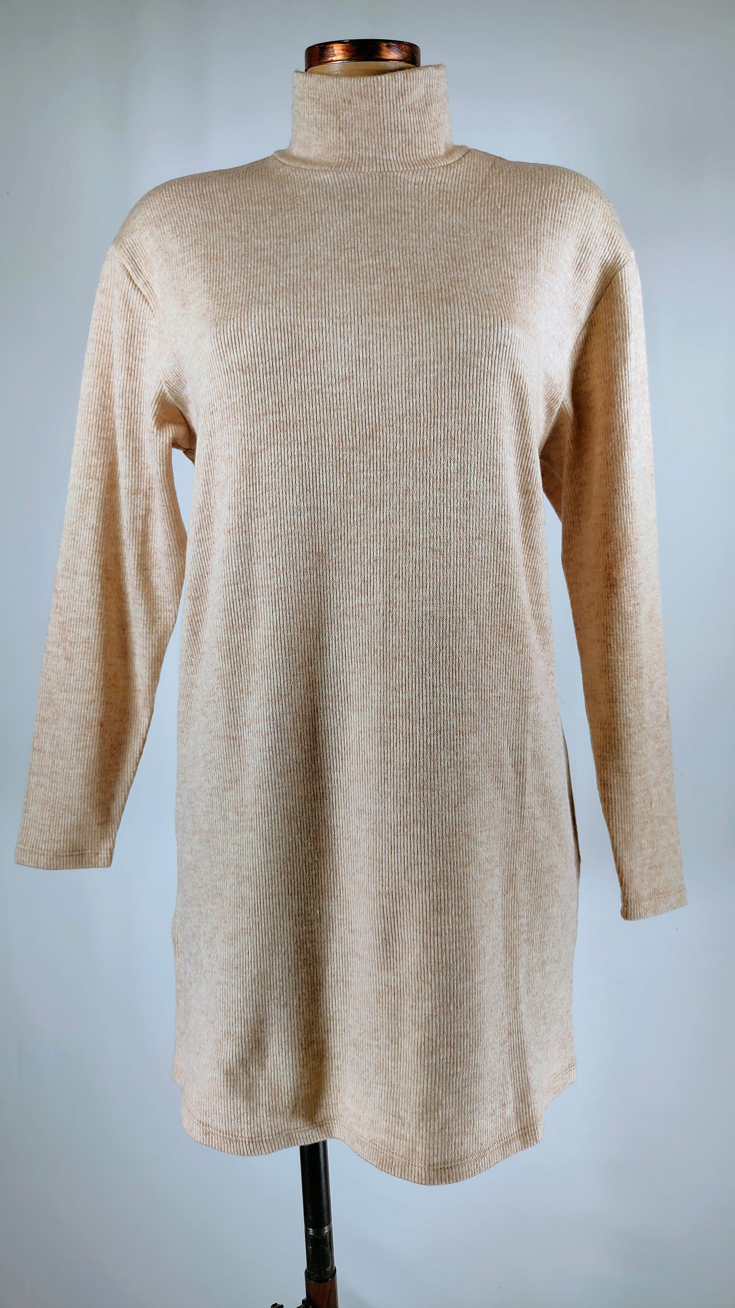 Vestido beige con cuello committed Mango