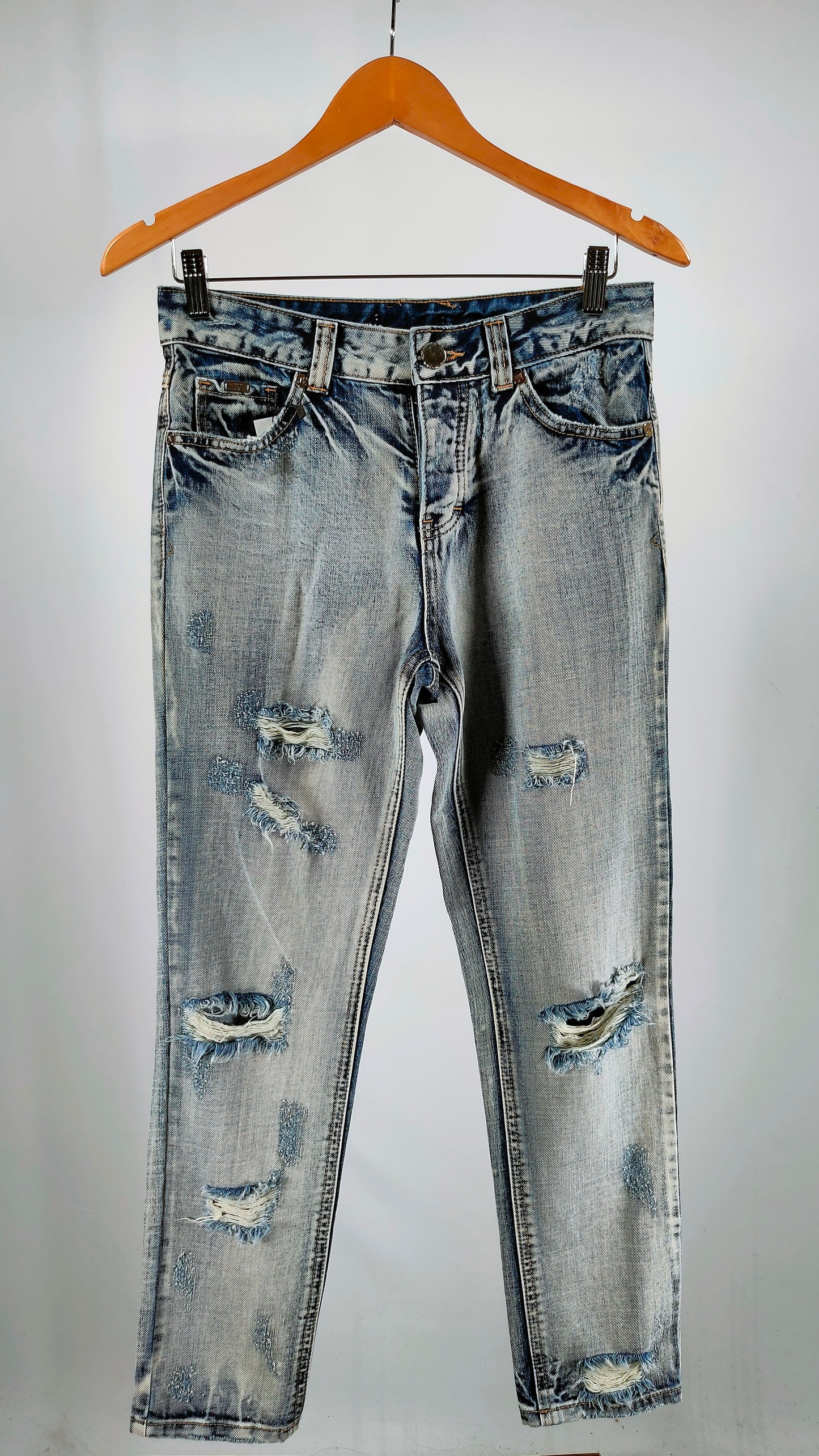 Jeans con oberturas JVJosh