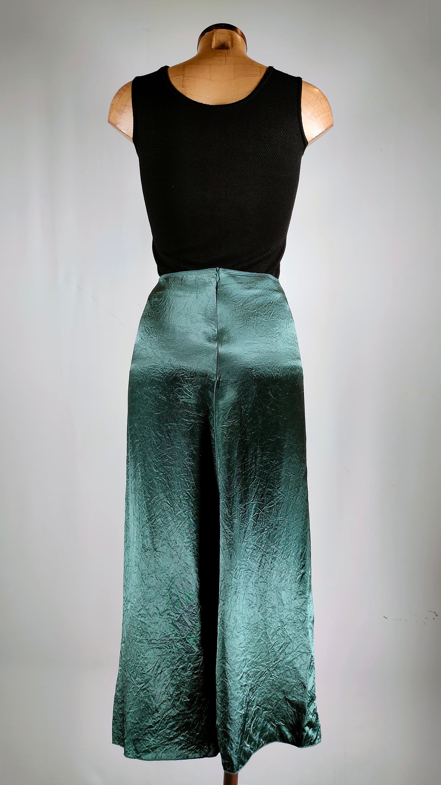 Falda midi satinada verde Massimo Dutti