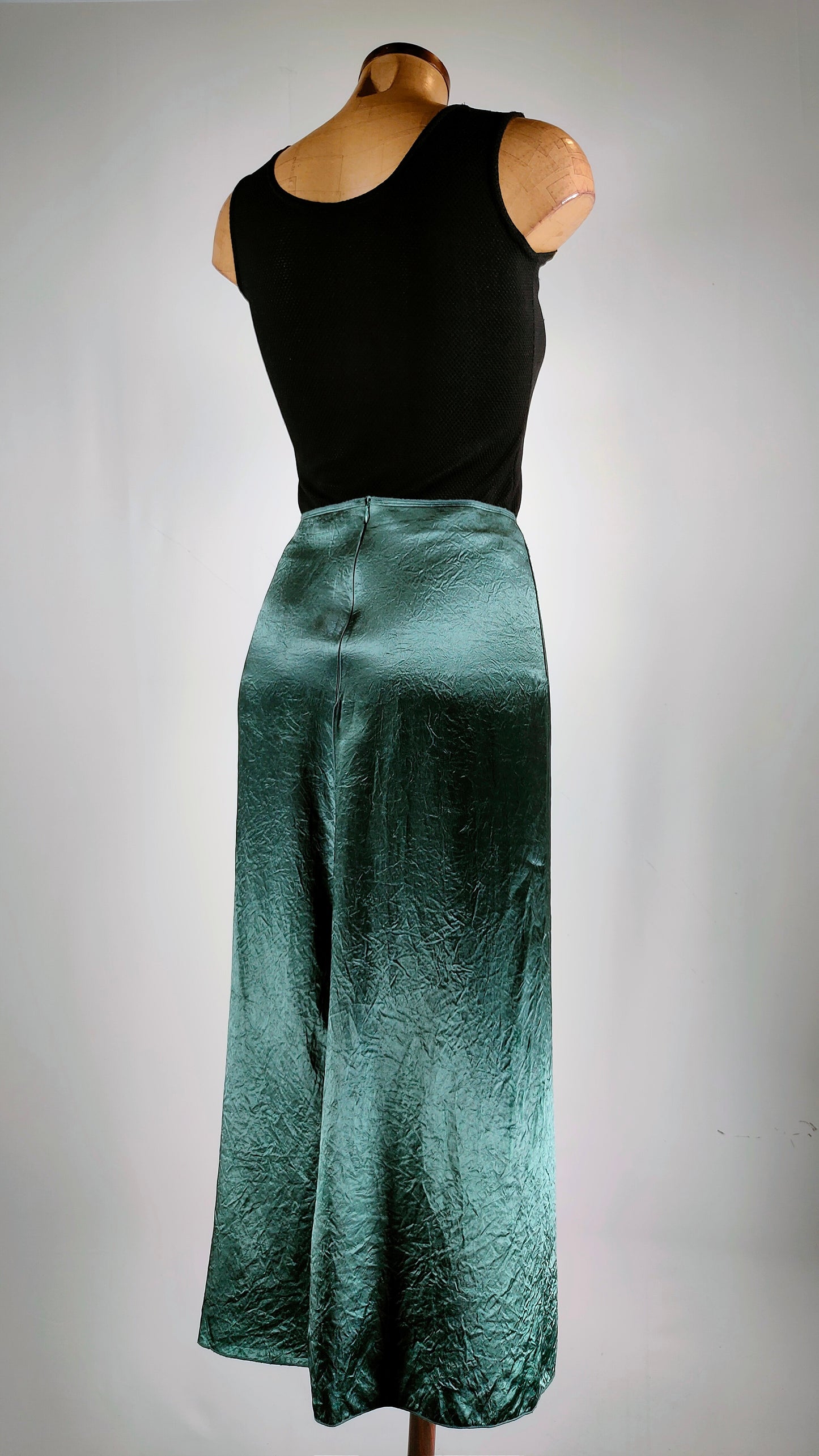 Falda midi satinada verde Massimo Dutti