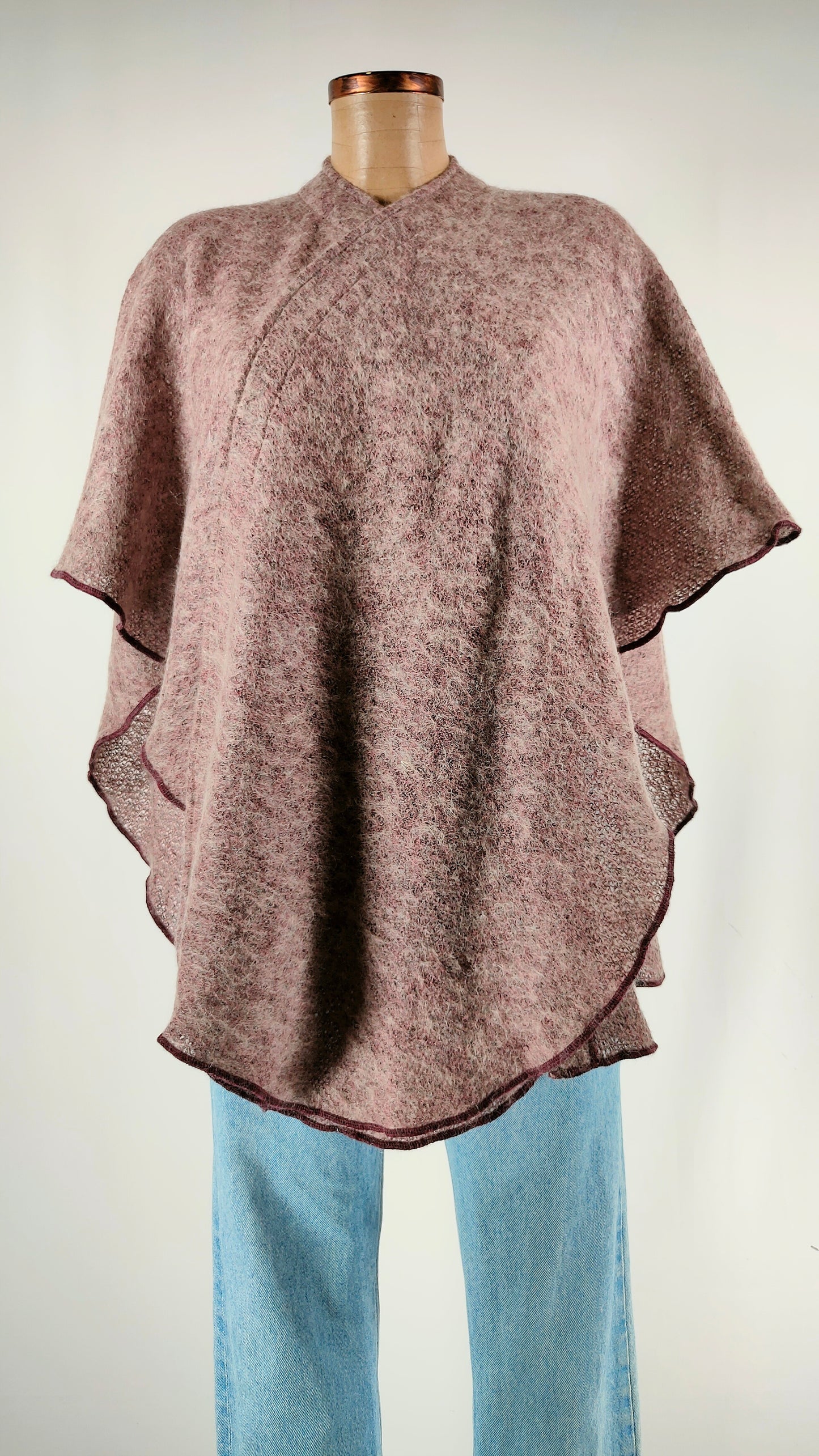 Poncho Teresa Navarro con mohair