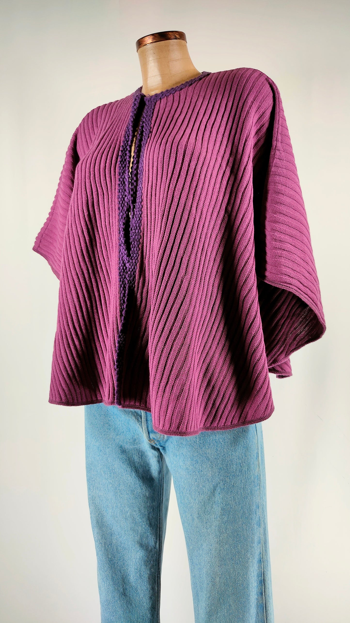 Poncho morado Teresa Navarro