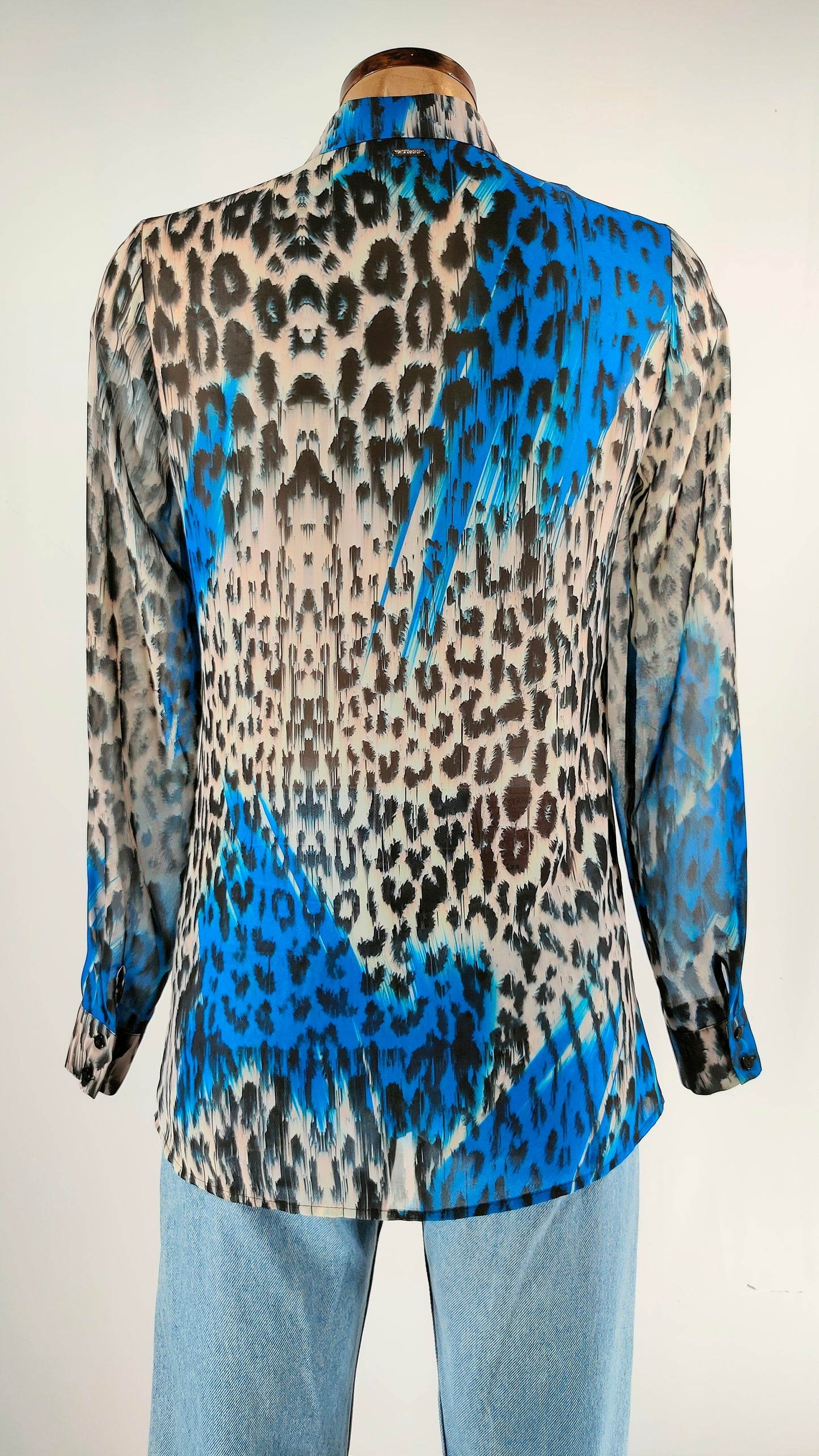 Blusa Guess con estampado animal print
