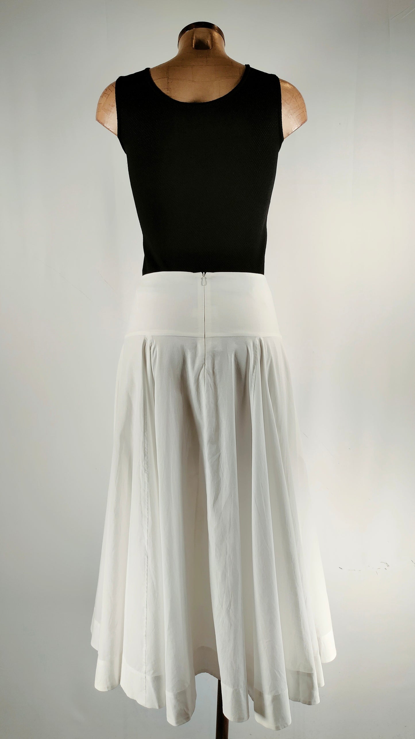 Falda midi blanca Massimo Dutti con vuelo