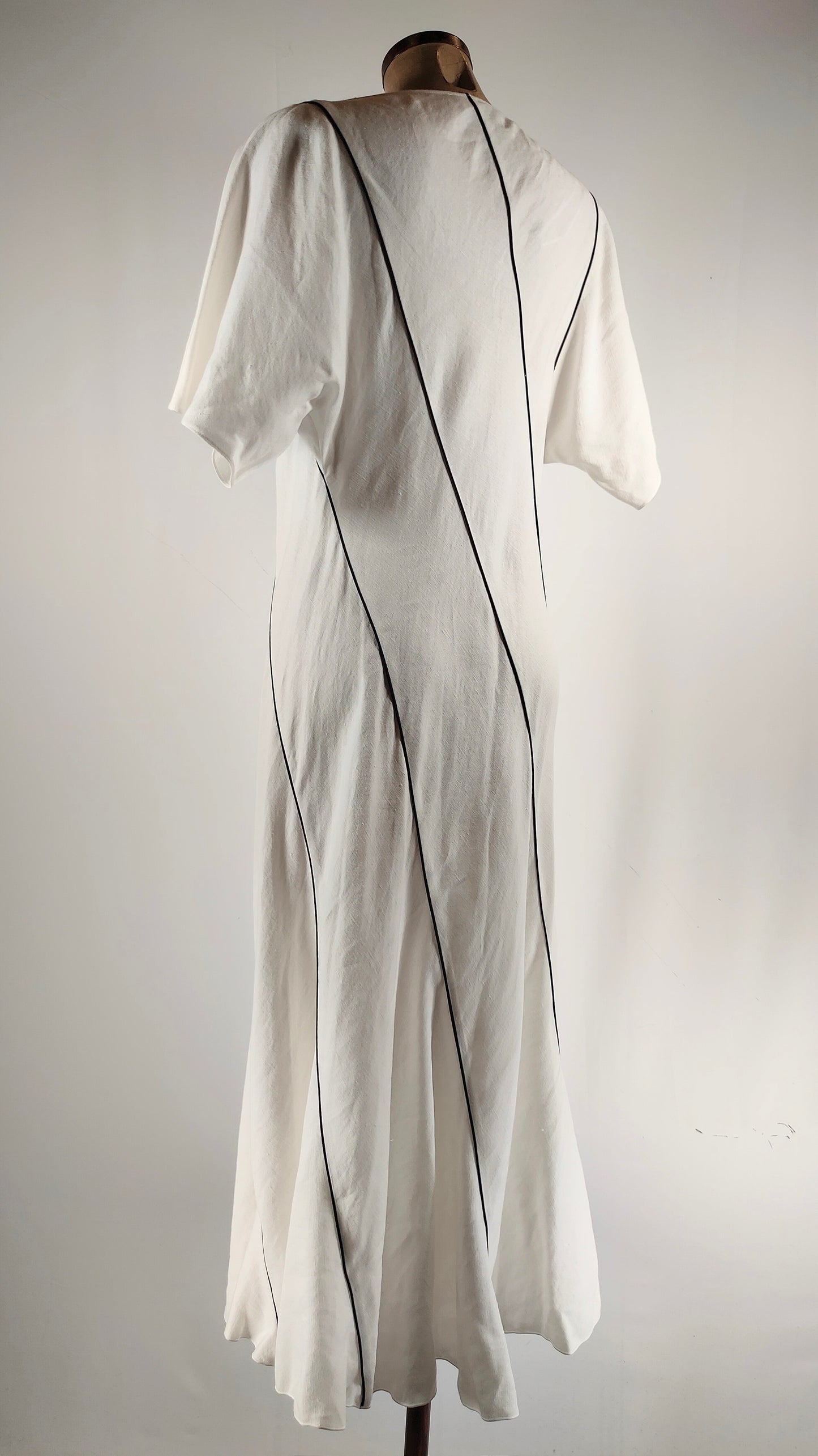 Vestido largo blanco Massimo Dutti con vuelo