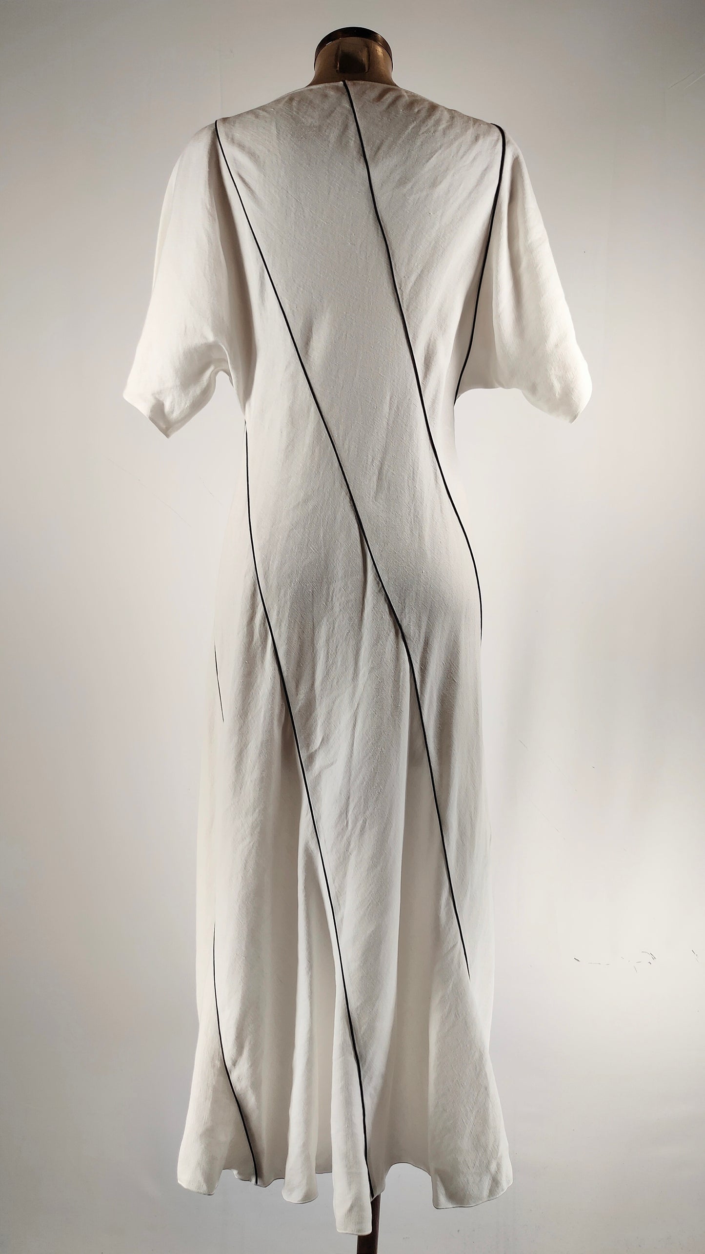 Vestido largo blanco Massimo Dutti con vuelo