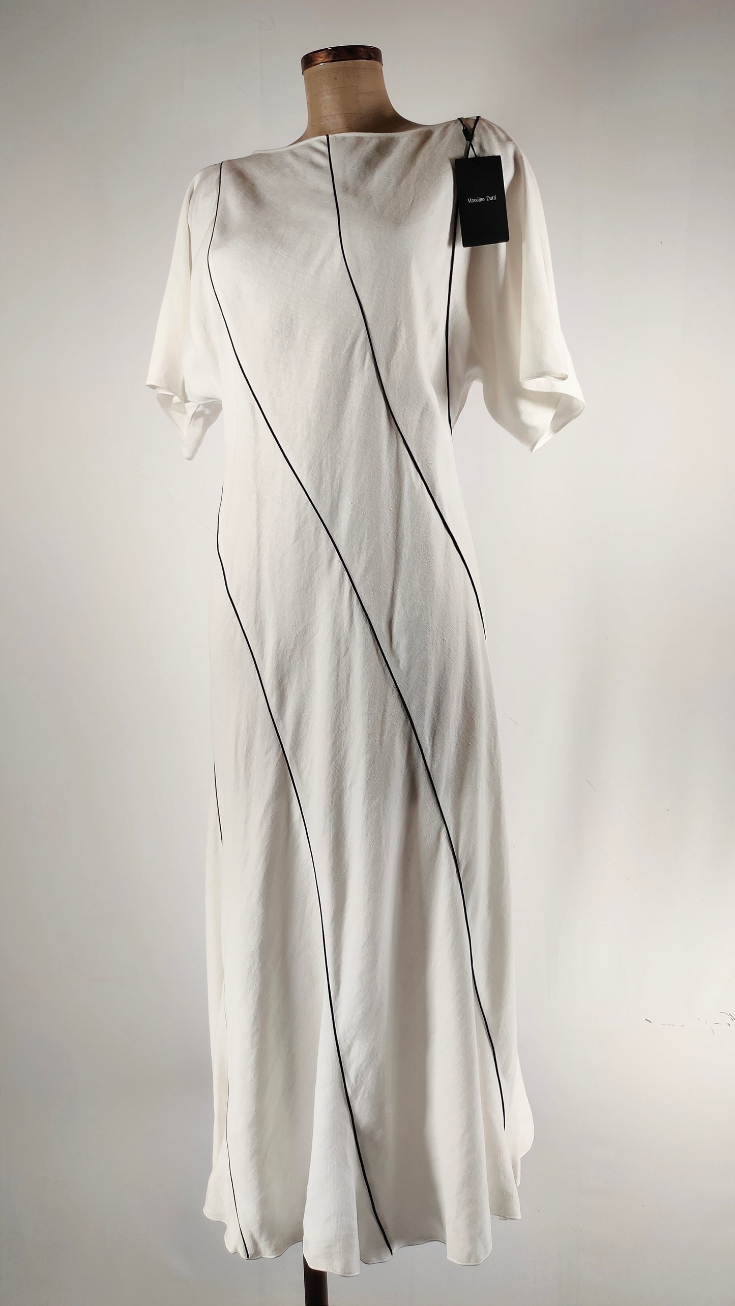 Vestido largo blanco Massimo Dutti con vuelo