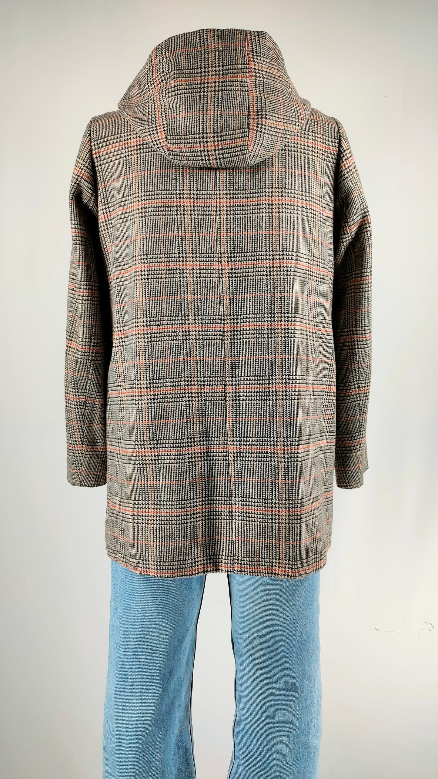 Abrigo corto de cremallera con capucha