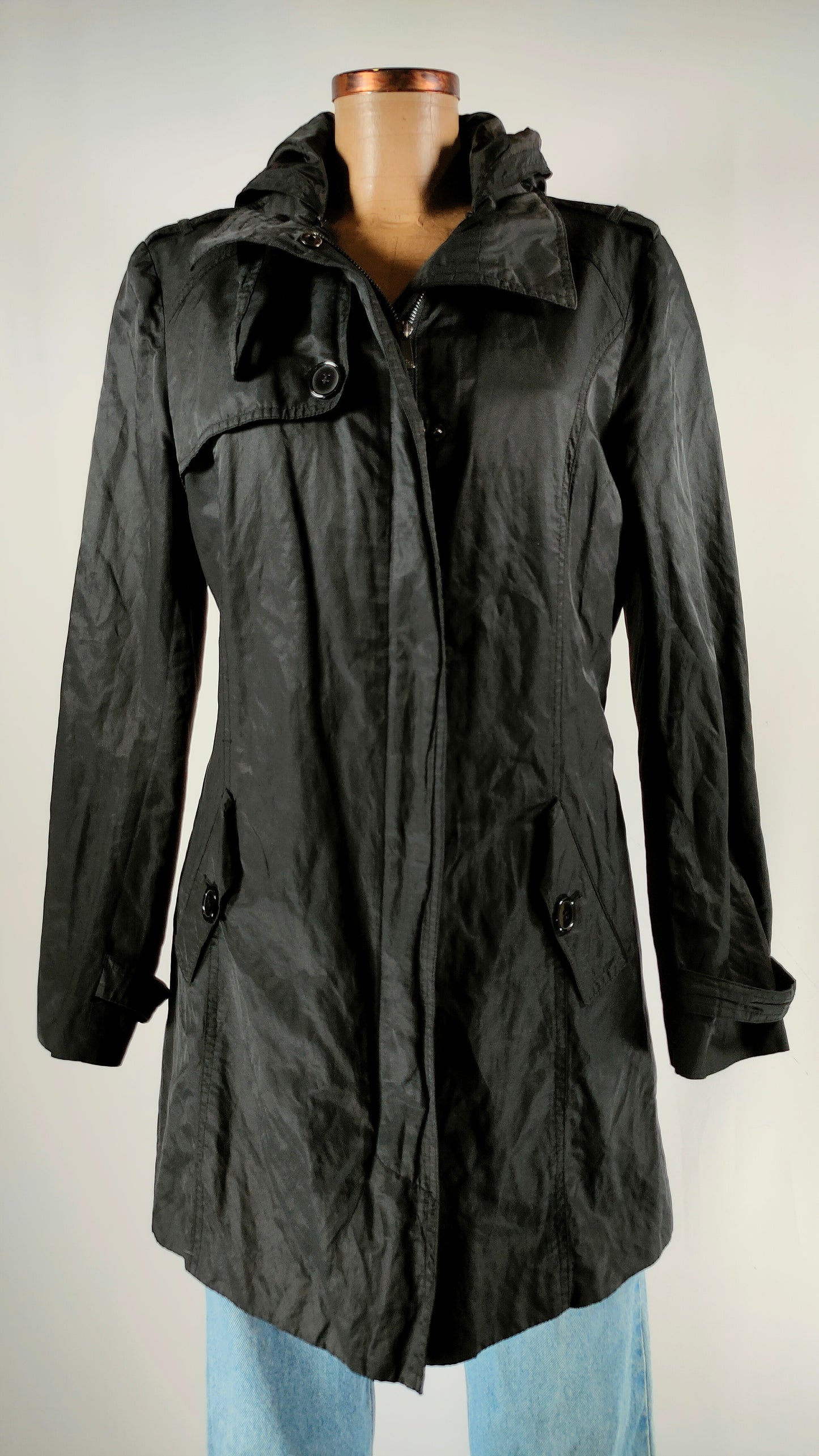 Gabardina con acabado brillante