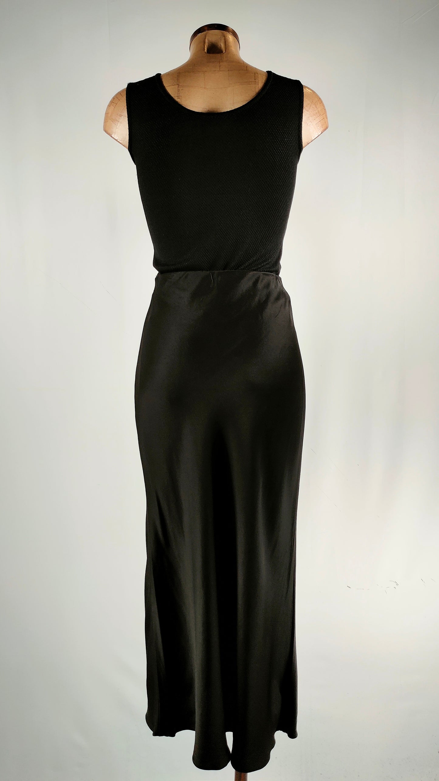 Falda satinada Massimo Dutti con goma en cintura