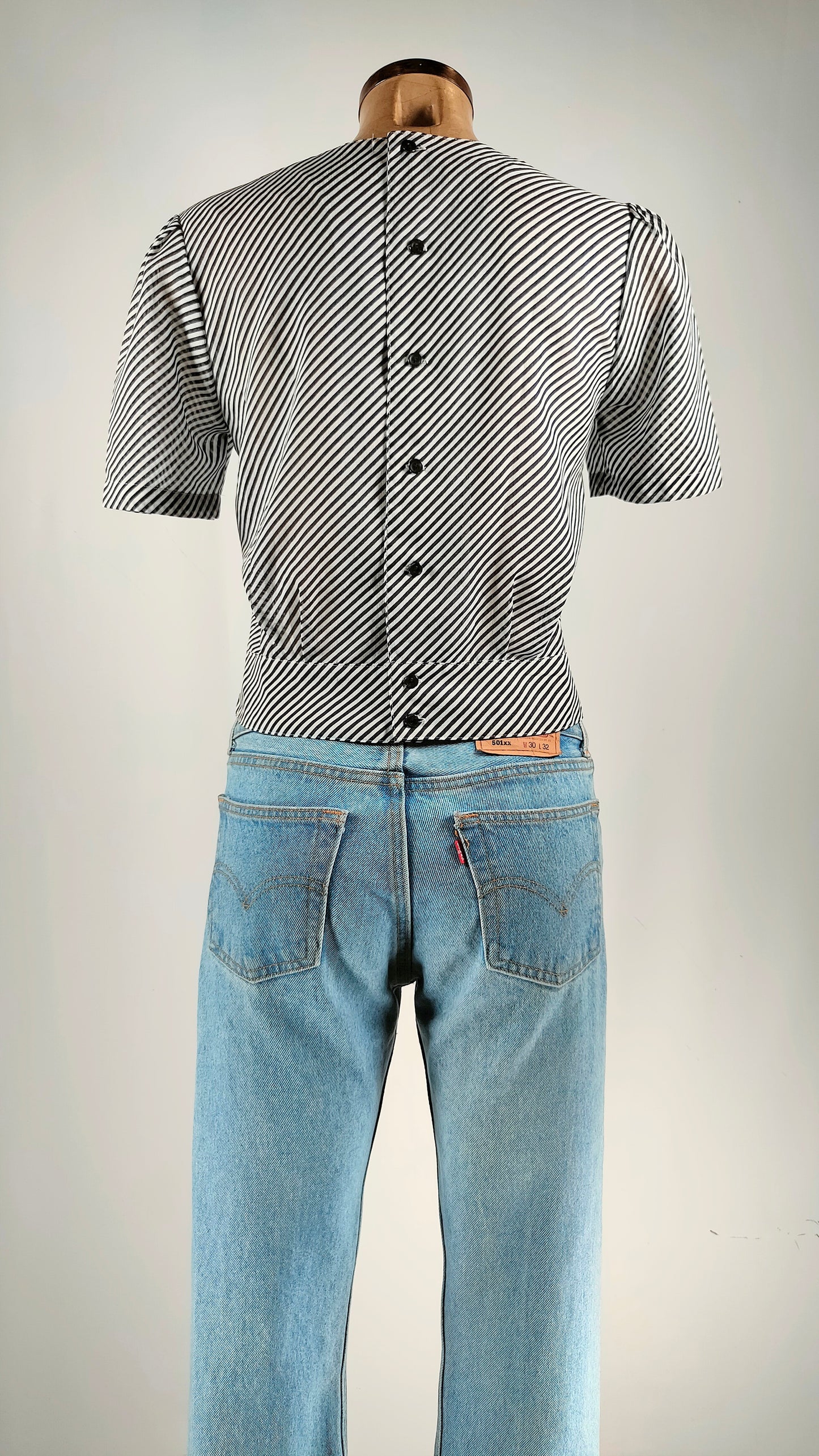 Top de rayas con cierre de botones