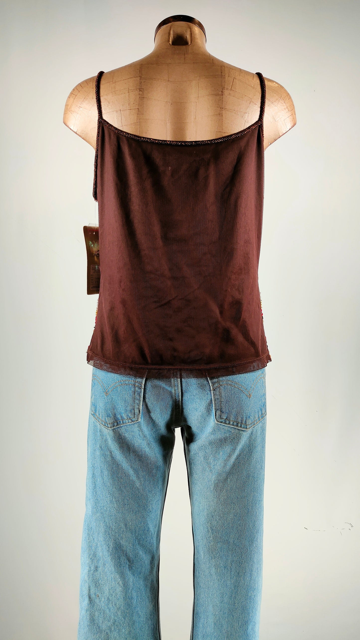 Top con apliques brillantes