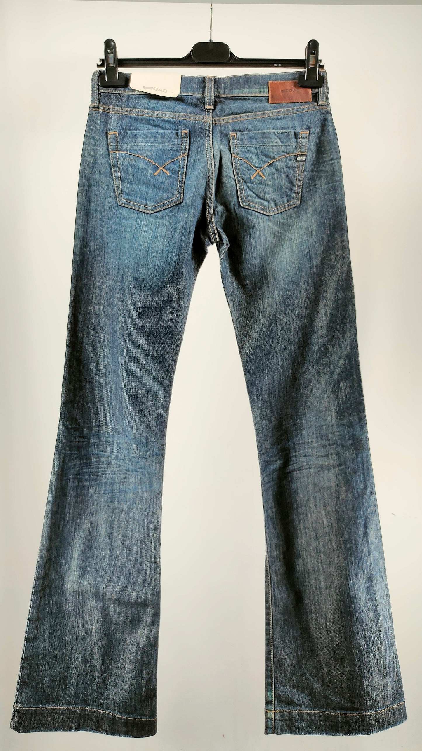 Jeans Gas con acabado de campana