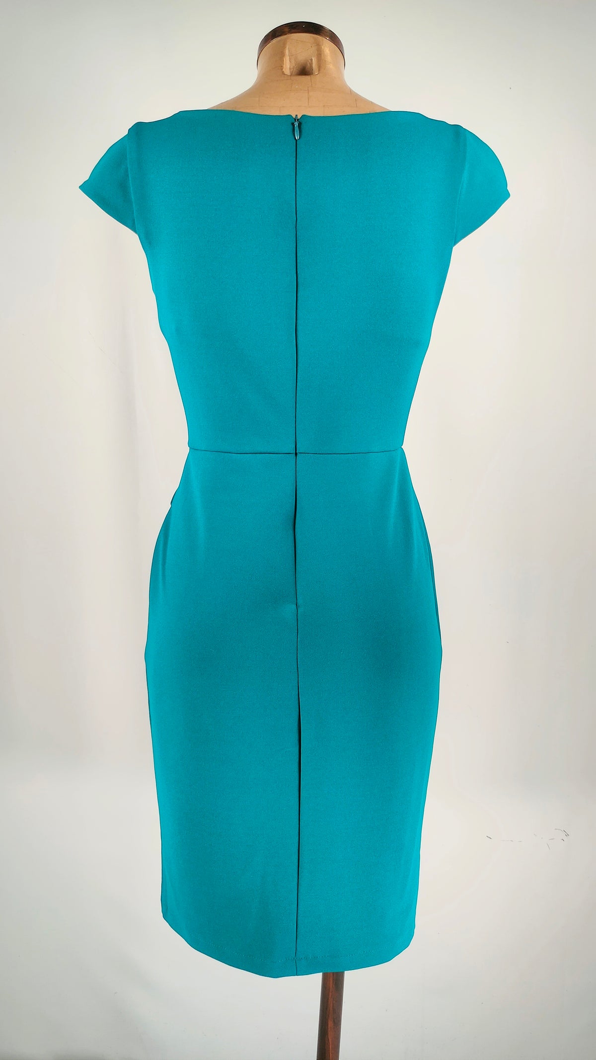 Vestido verde con fruncido en cintura
