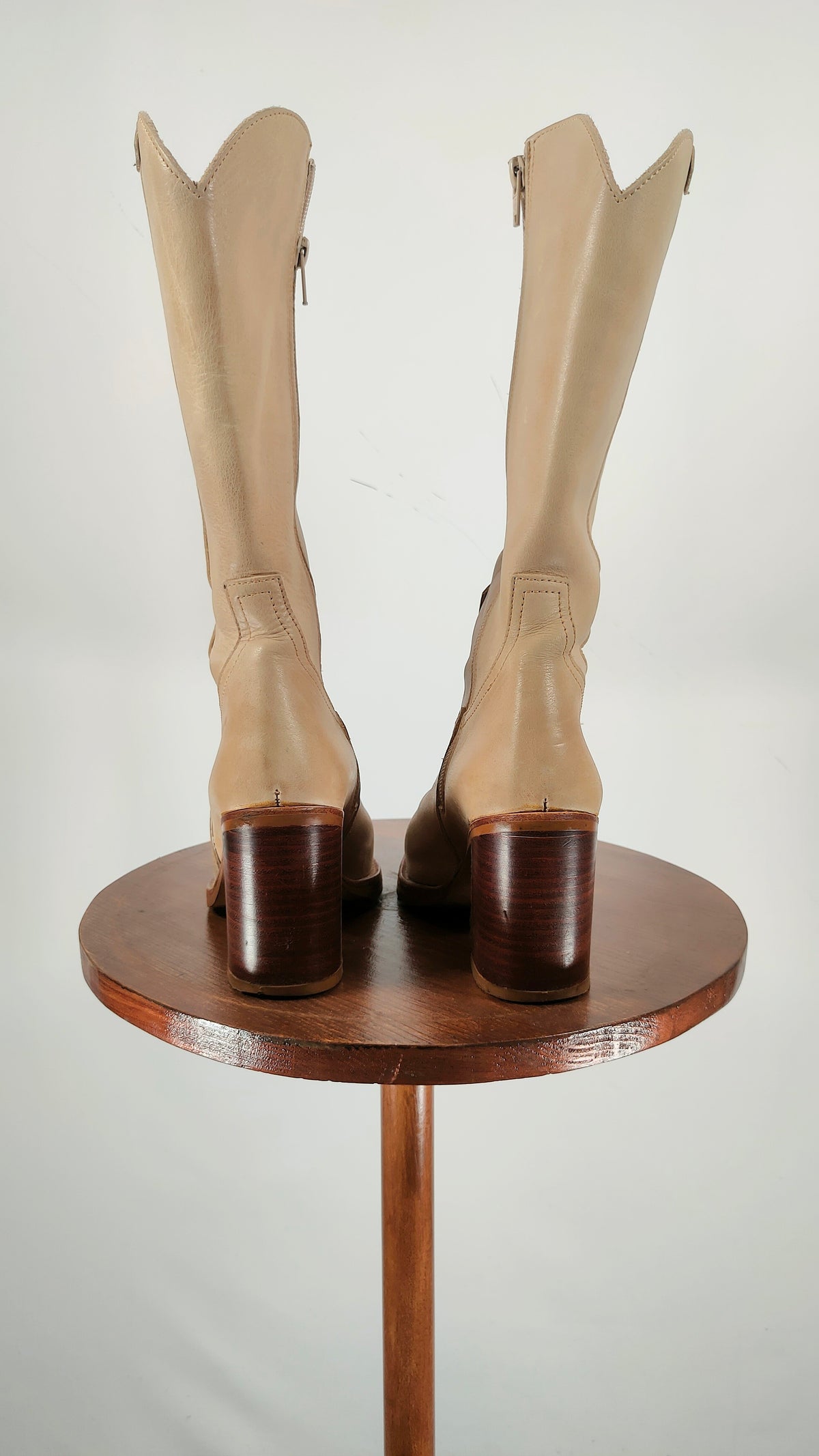Botas camperas beige de piel