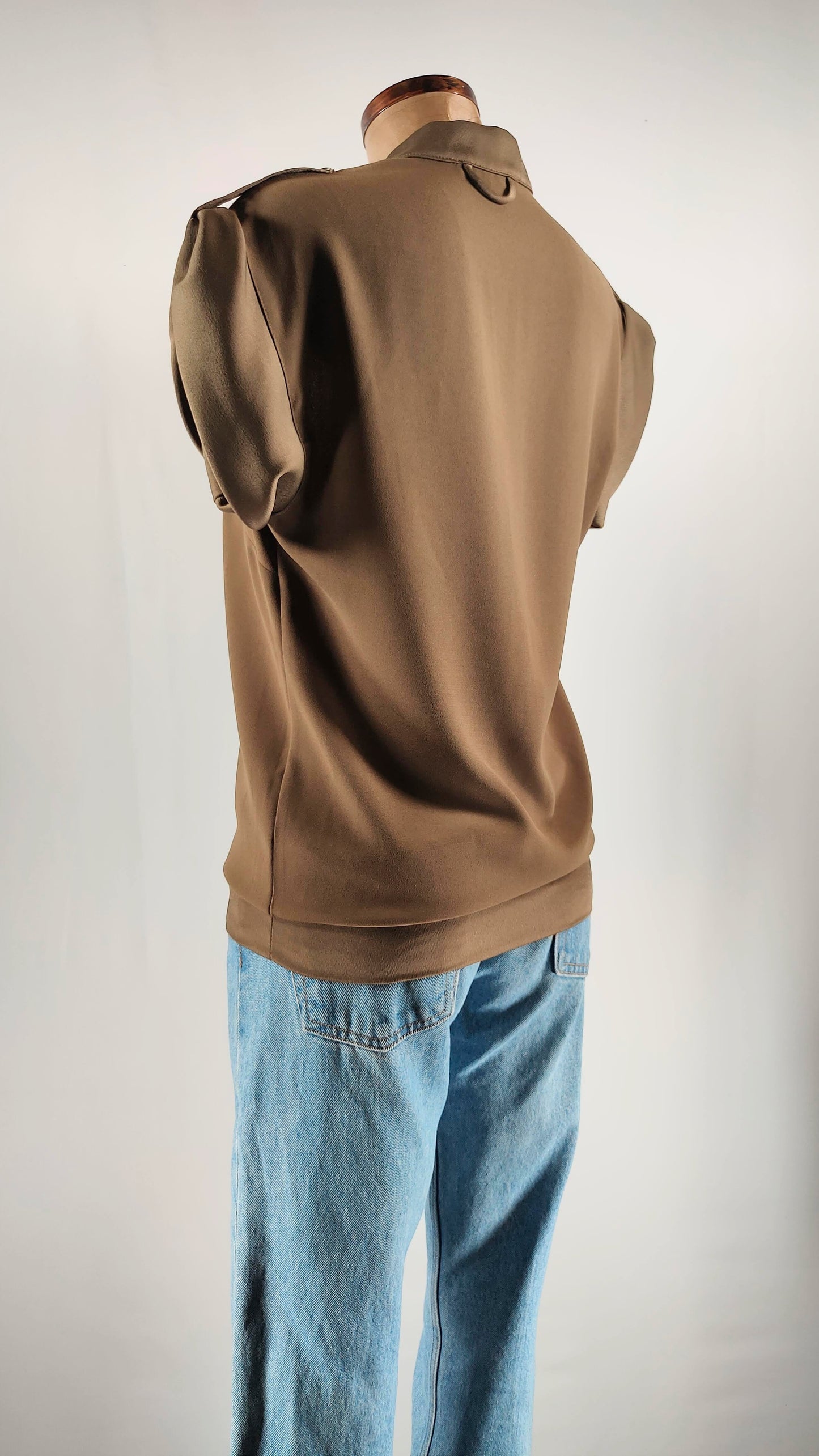 Blusa con manga abotonada
