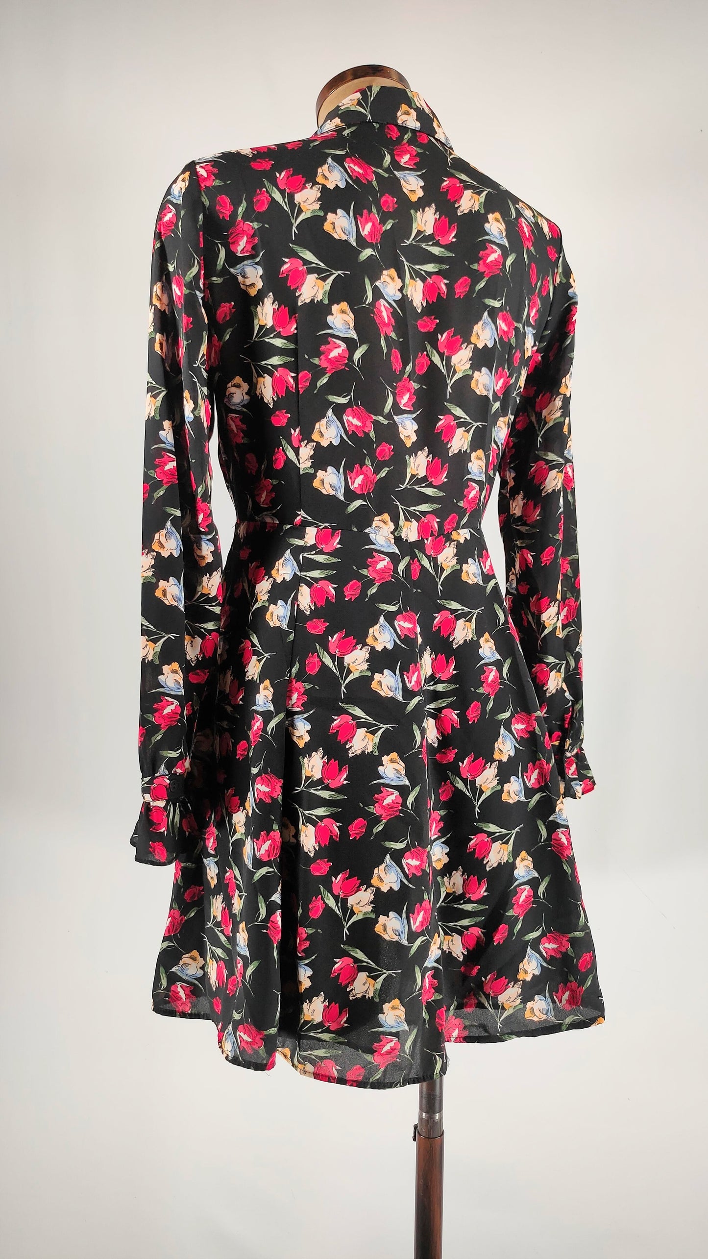 Vestido negro estampado floral Zara