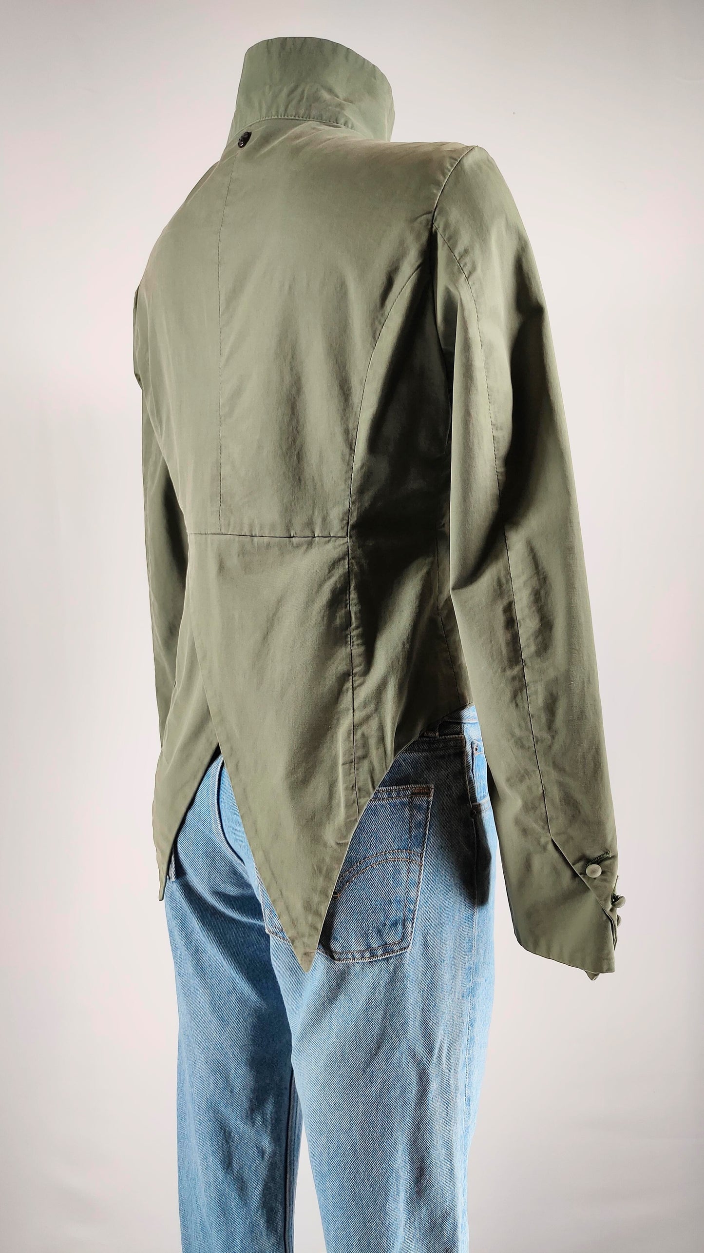 Chaqueta verde con corte de frac