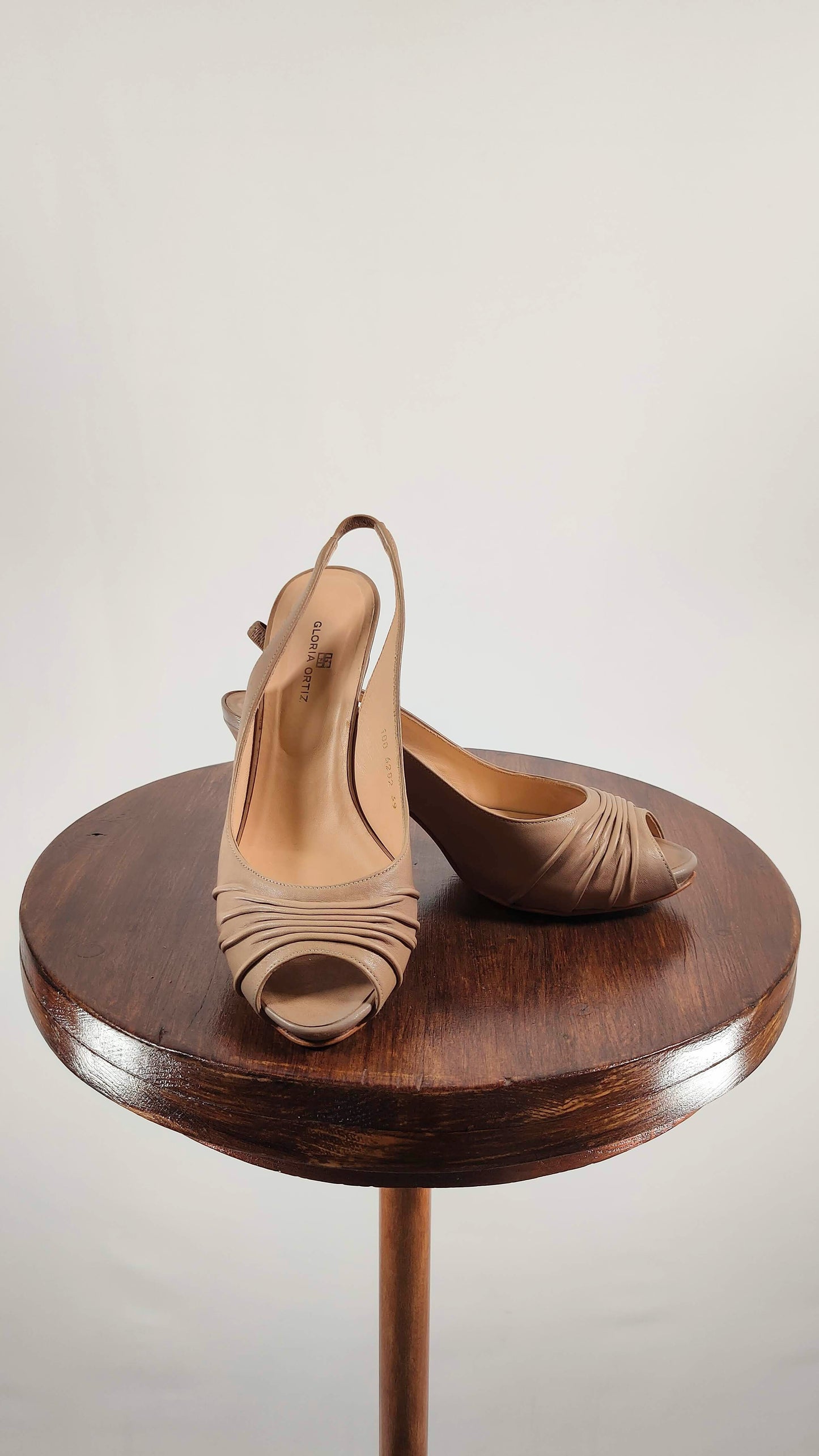 Zapatos de tacón nude Gloria Ortiz